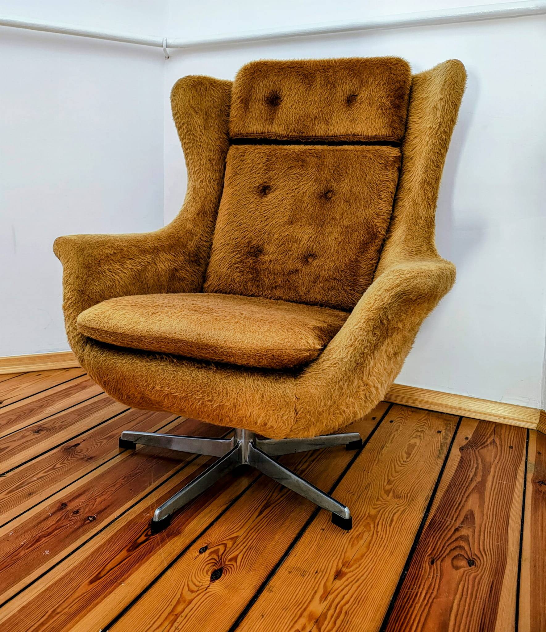 Ushak Swivel Chair by Up Zavody Rousinov from Up Závody, Czechoslovakia, 19