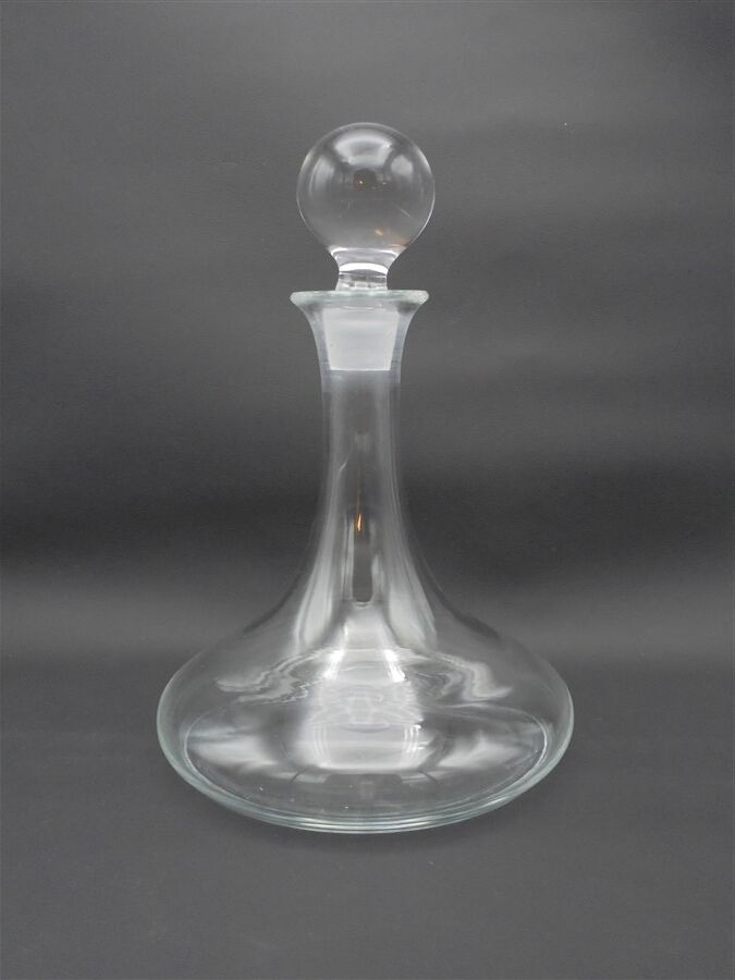 Wine carafe