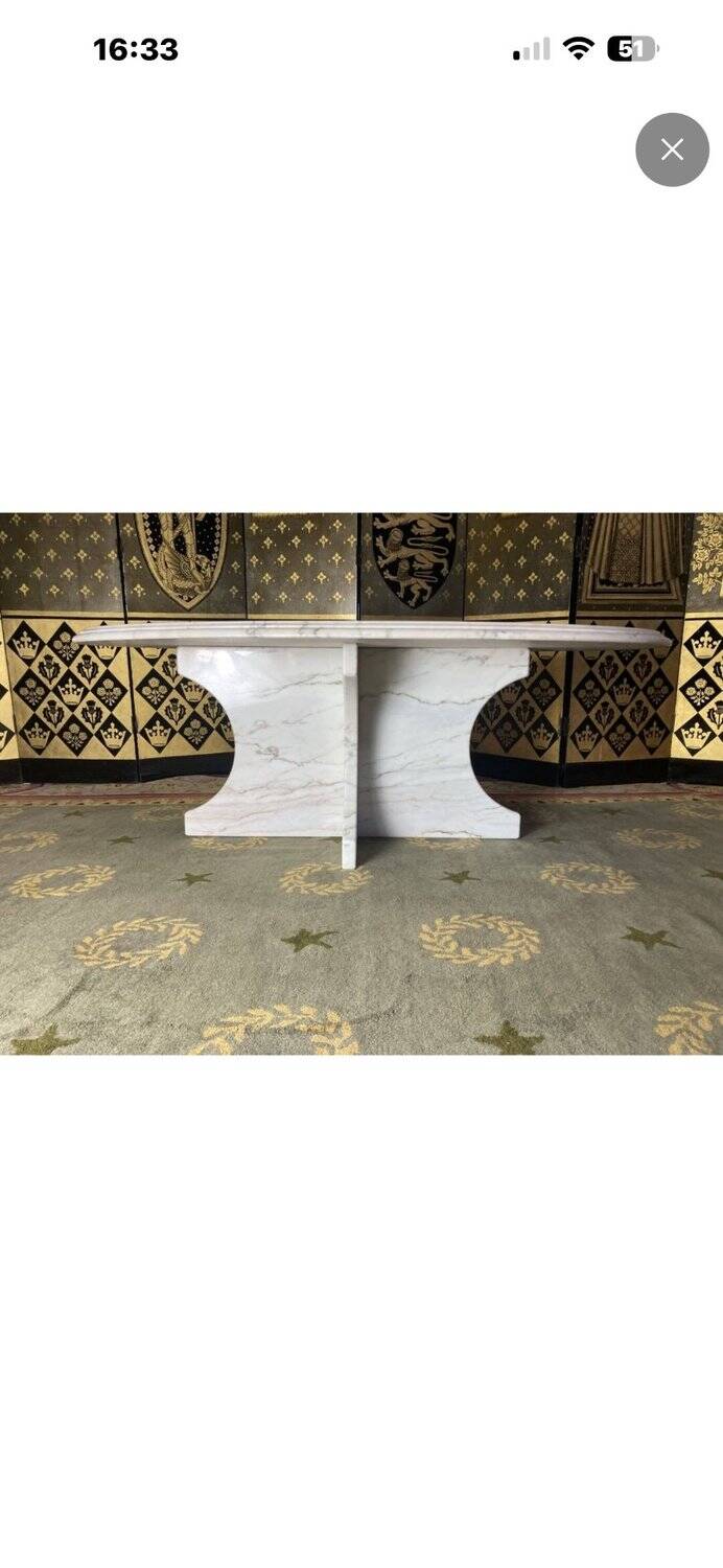 Oval coffee table in Carrara marble – Italian design from the 1970s