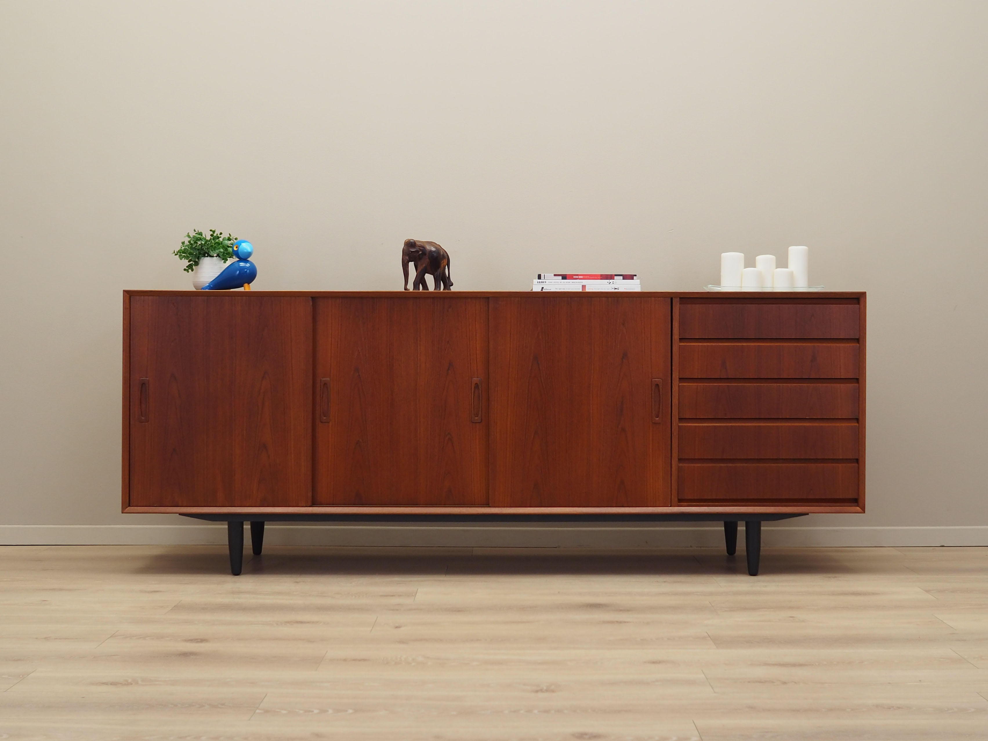 Enfilade en teck, design danois, années 1970, production: Danemark