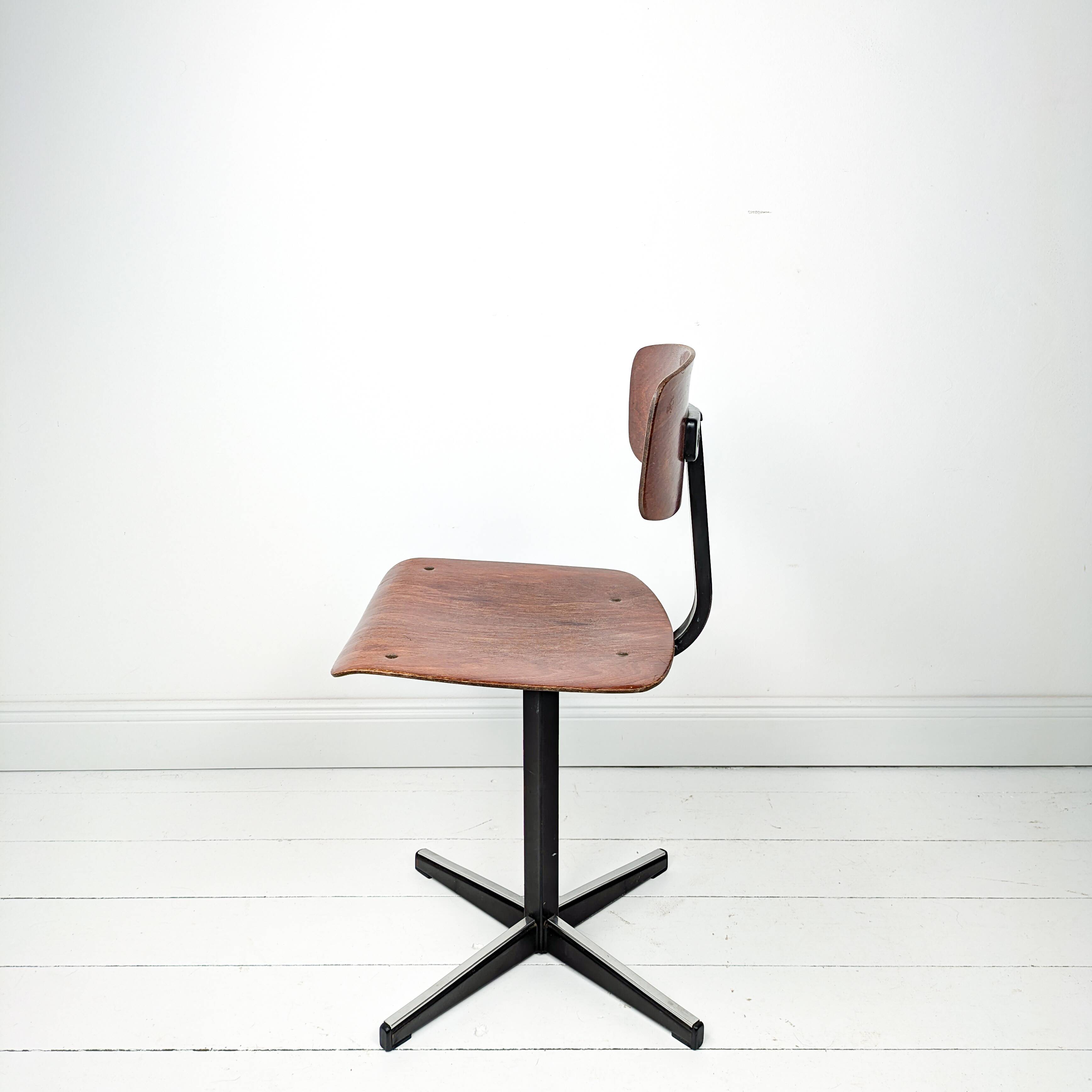 Mid Century Chaise d'école Chaise d'enfant Bois Métal Vintage Rétro Chambre d'enfant Pied Skandi Sca