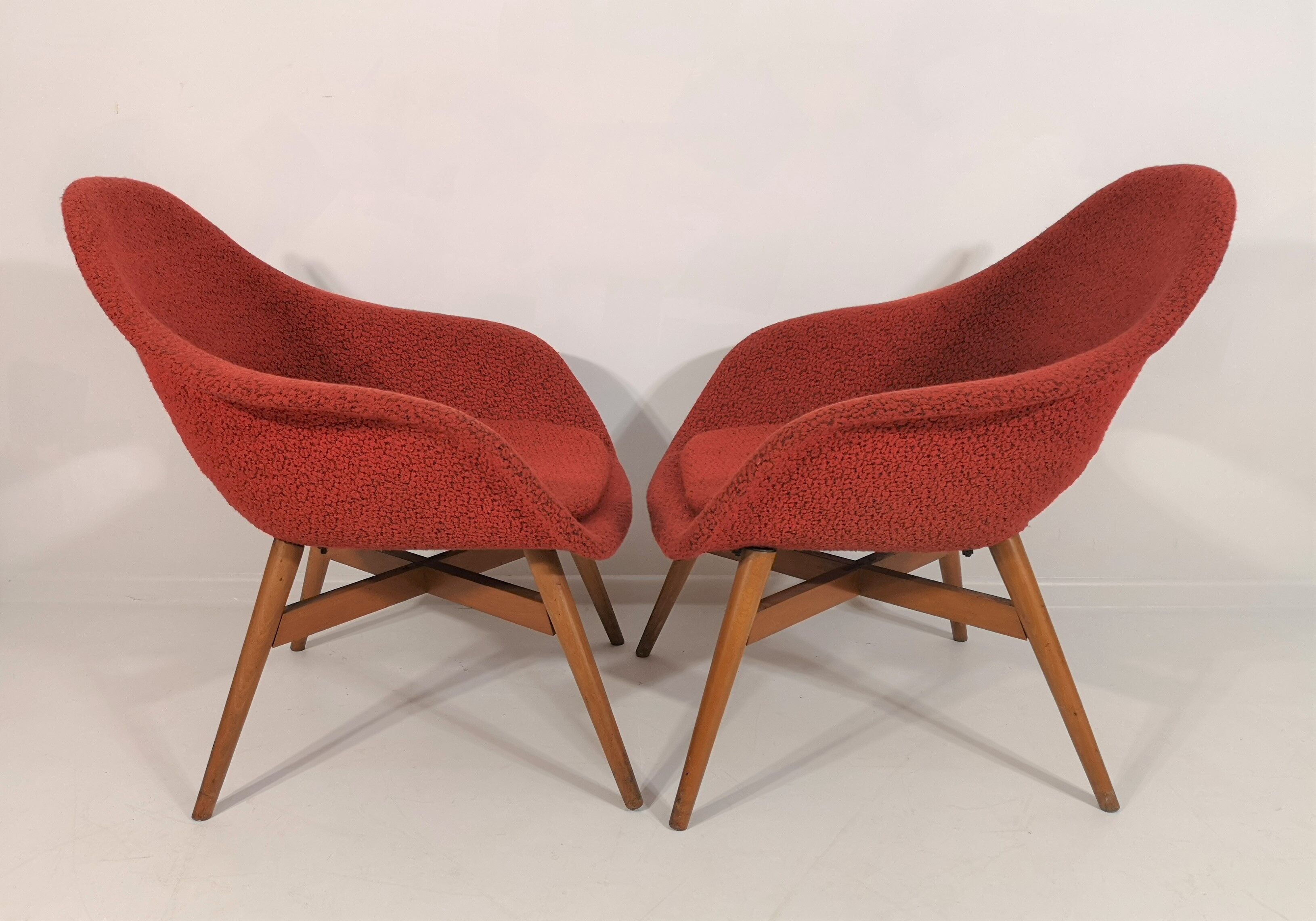 Ensemble de 2 fauteuils coque de Miroslav Navratil, années 1960