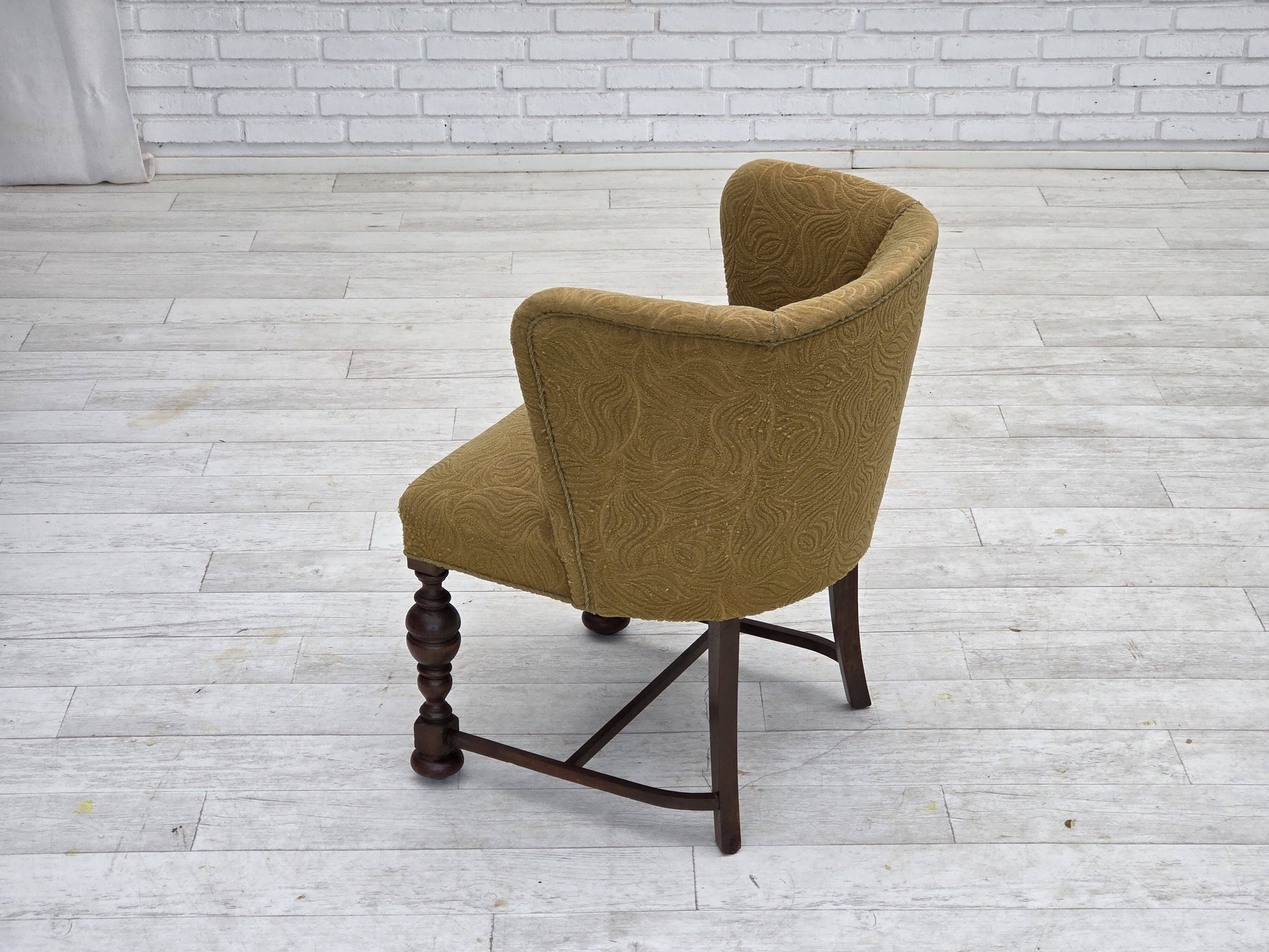 Chaise lounge danoise des années 1950, velours/laine vert, bois de chêne foncé.