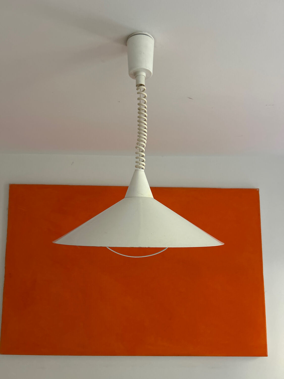 Set of 2 white metal pendant lights