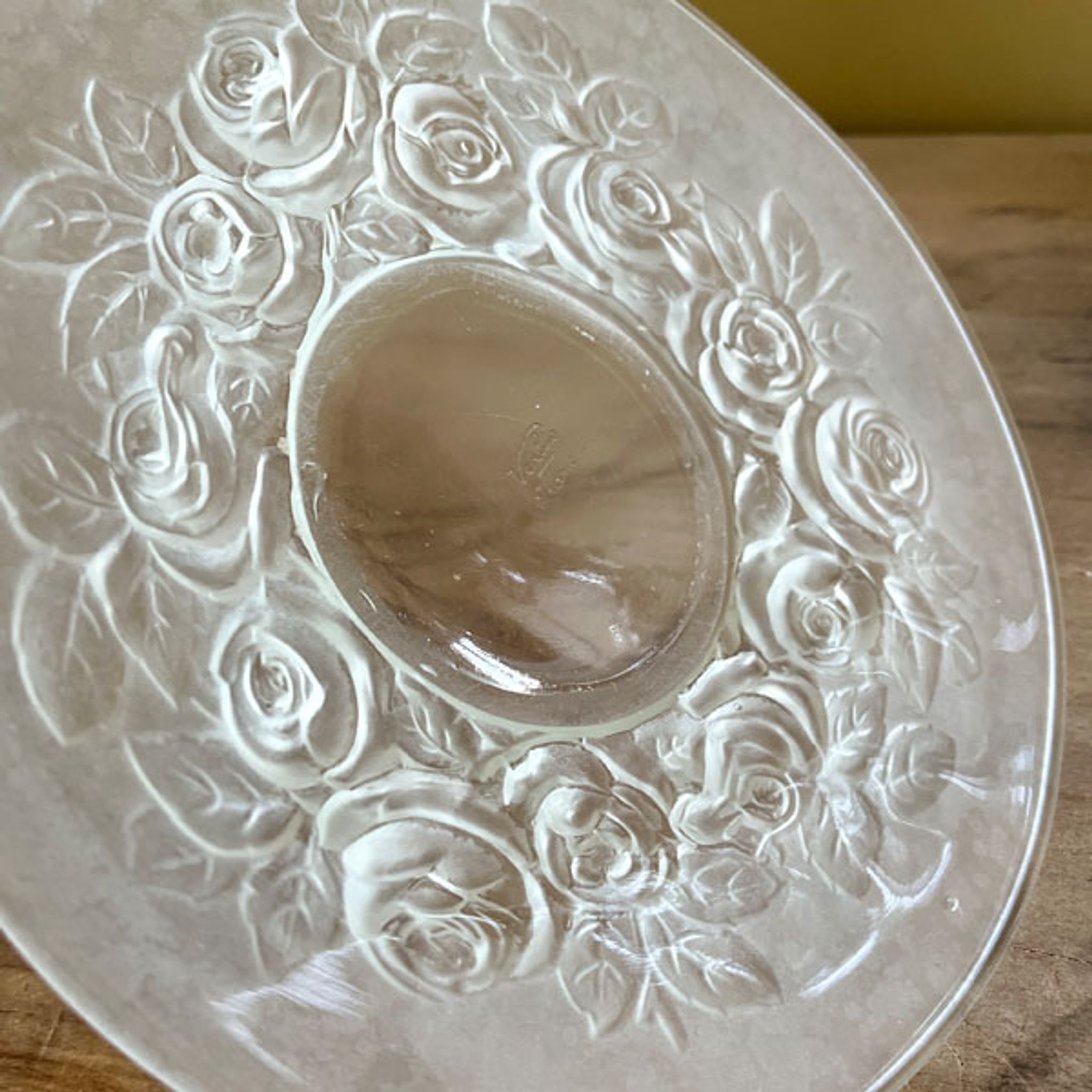 Plat en verre dépoli signée Verlys France