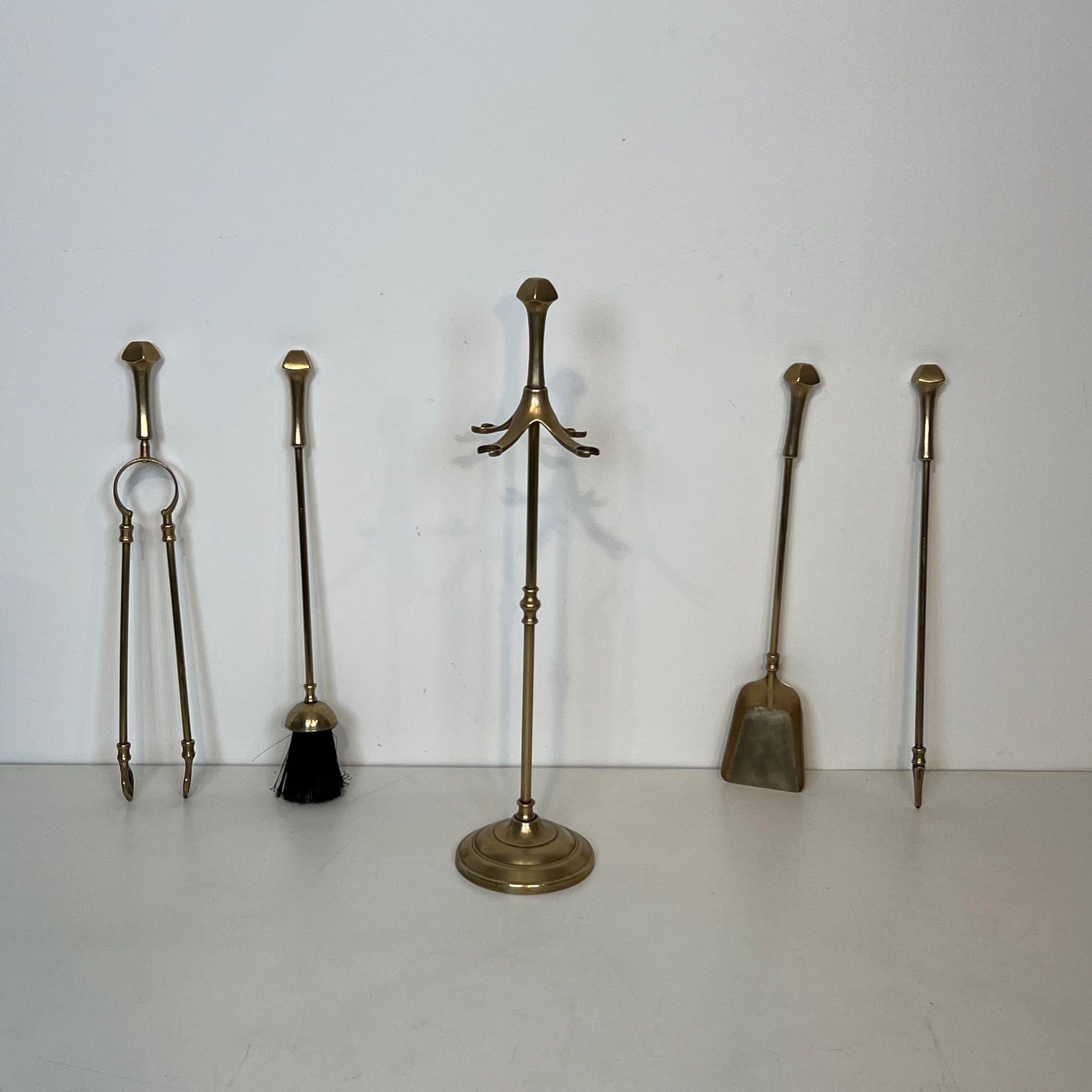 Neoclassical brass fire accessory.
