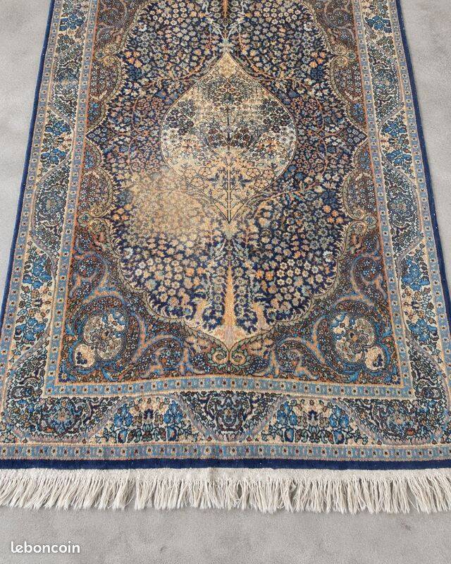 Ancient Oriental rug – wool – 204 x 130 cm – tree of life patterns