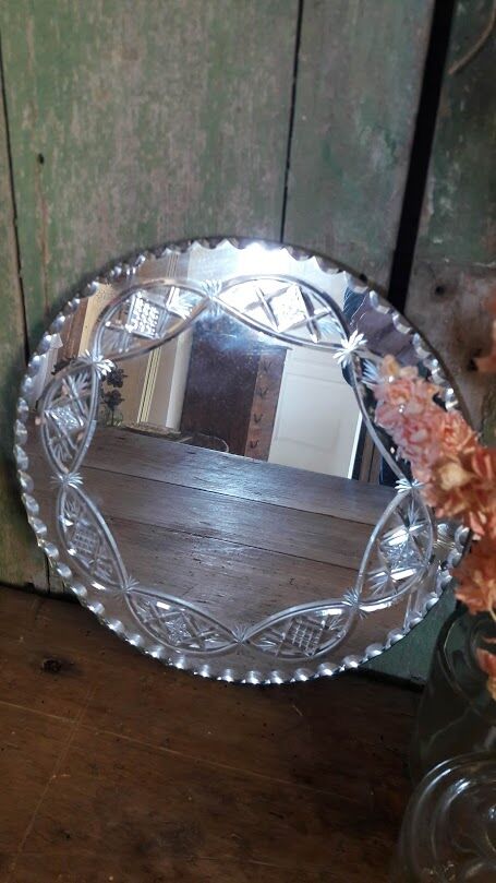 Bevelled mirror