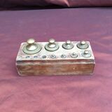 Vintage brass scale weight lacks 4 weights