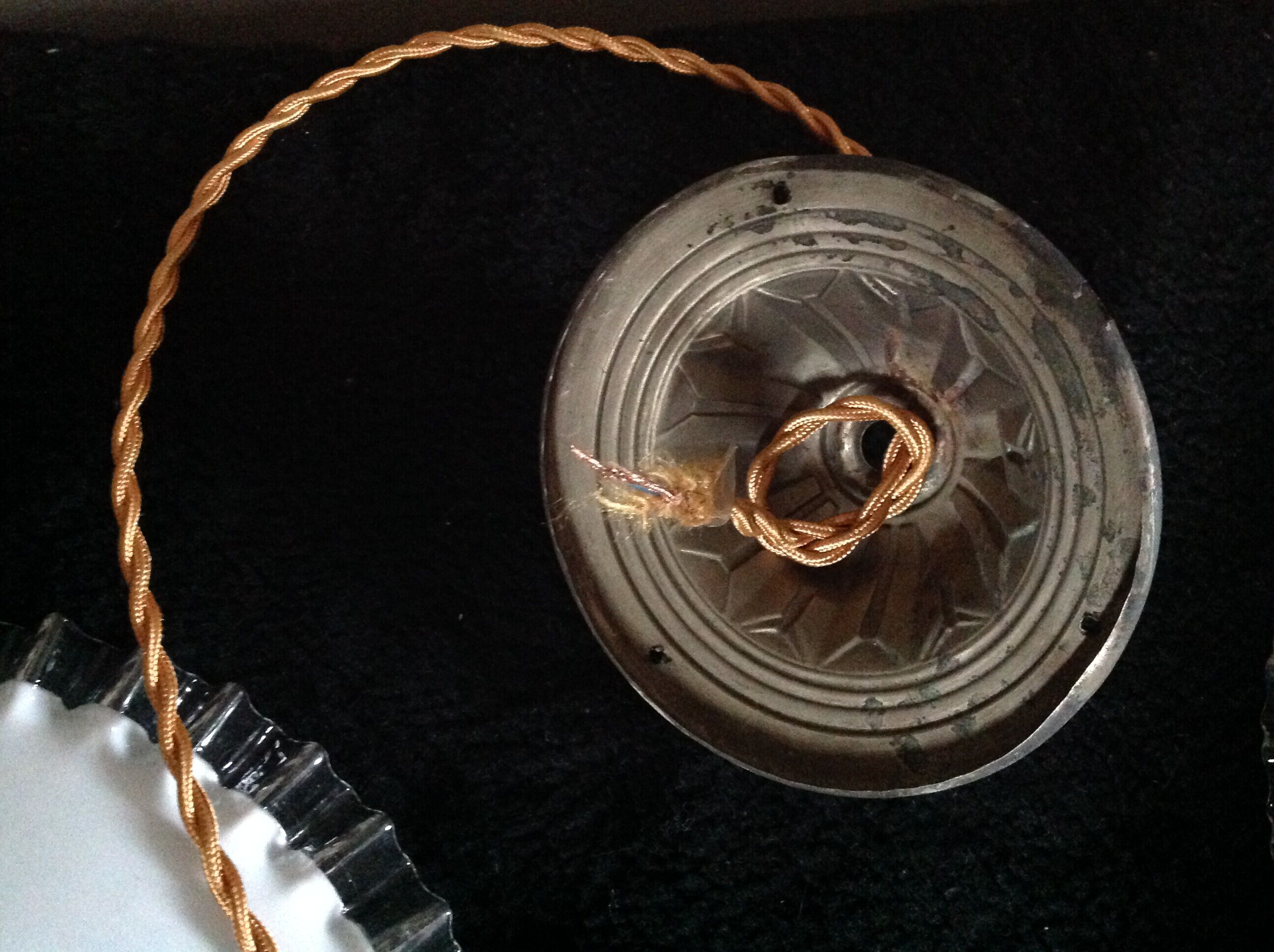 Duo de suspensions en opaline vintage