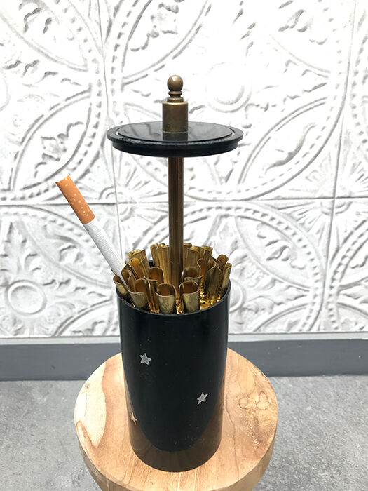 Table cigarette holder