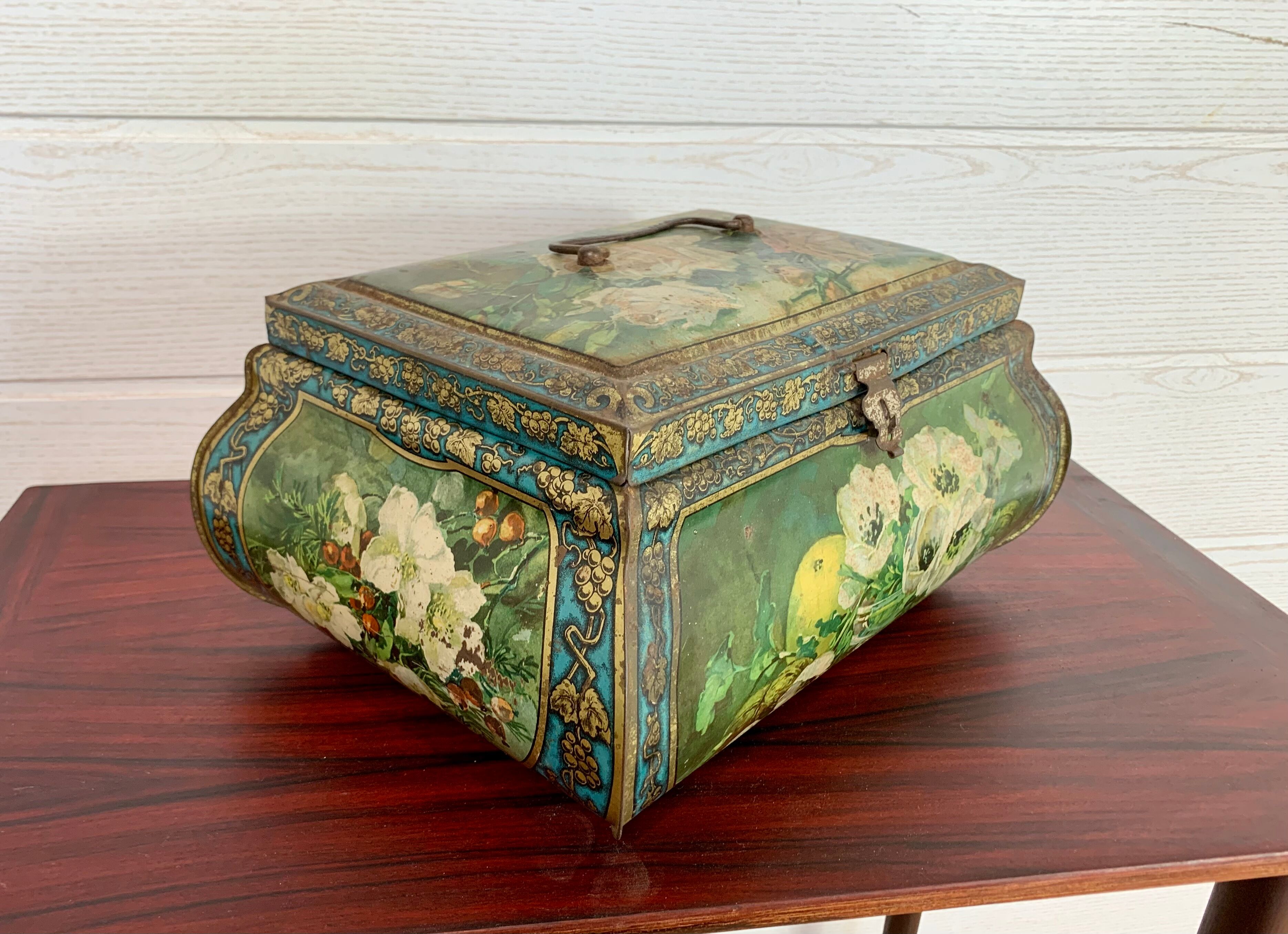 Old and large lithographed sheet metal box Japanese decoration