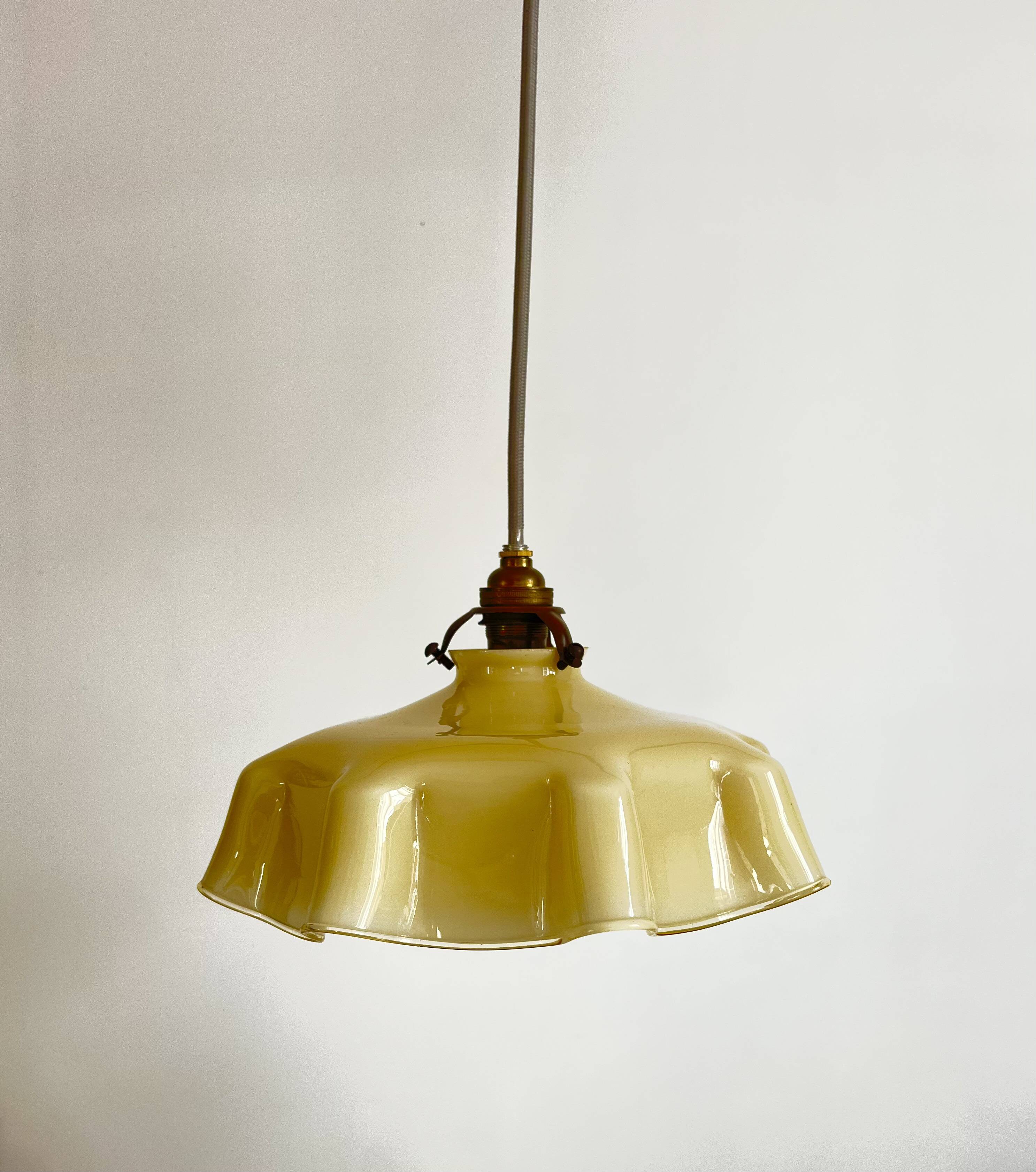 Opaline suspension with yellow skirt