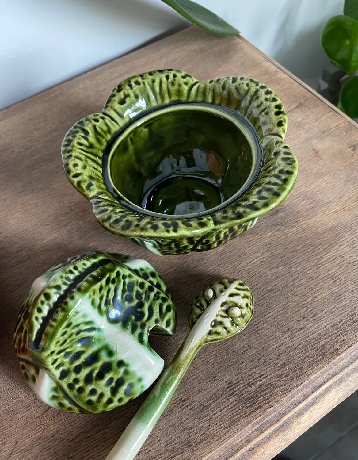 Slurry gravy boat with its spoon