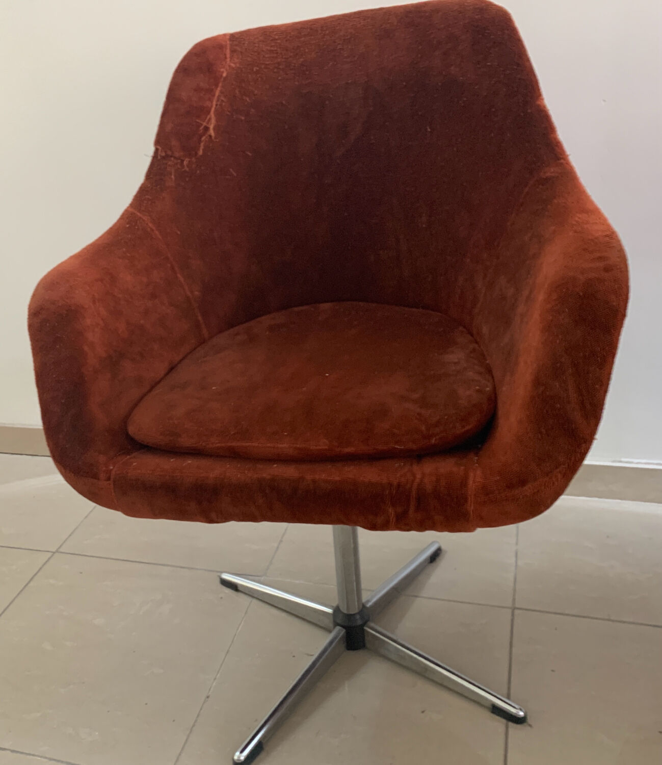 4 vintage 1970 vintage egg armchairs