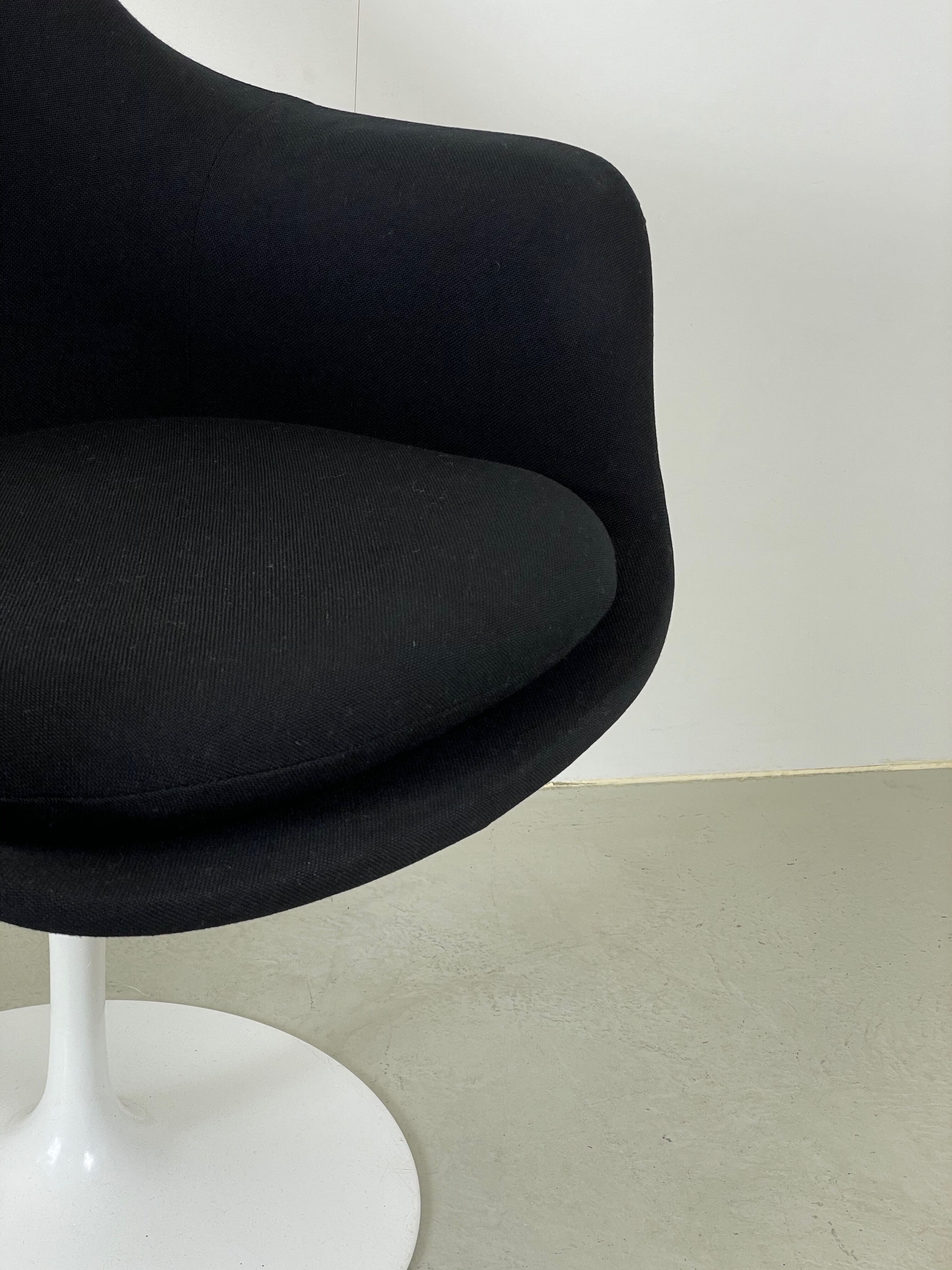 Fauteuil Tulip pivotant d'Eero Saarinen pour Knoll International
