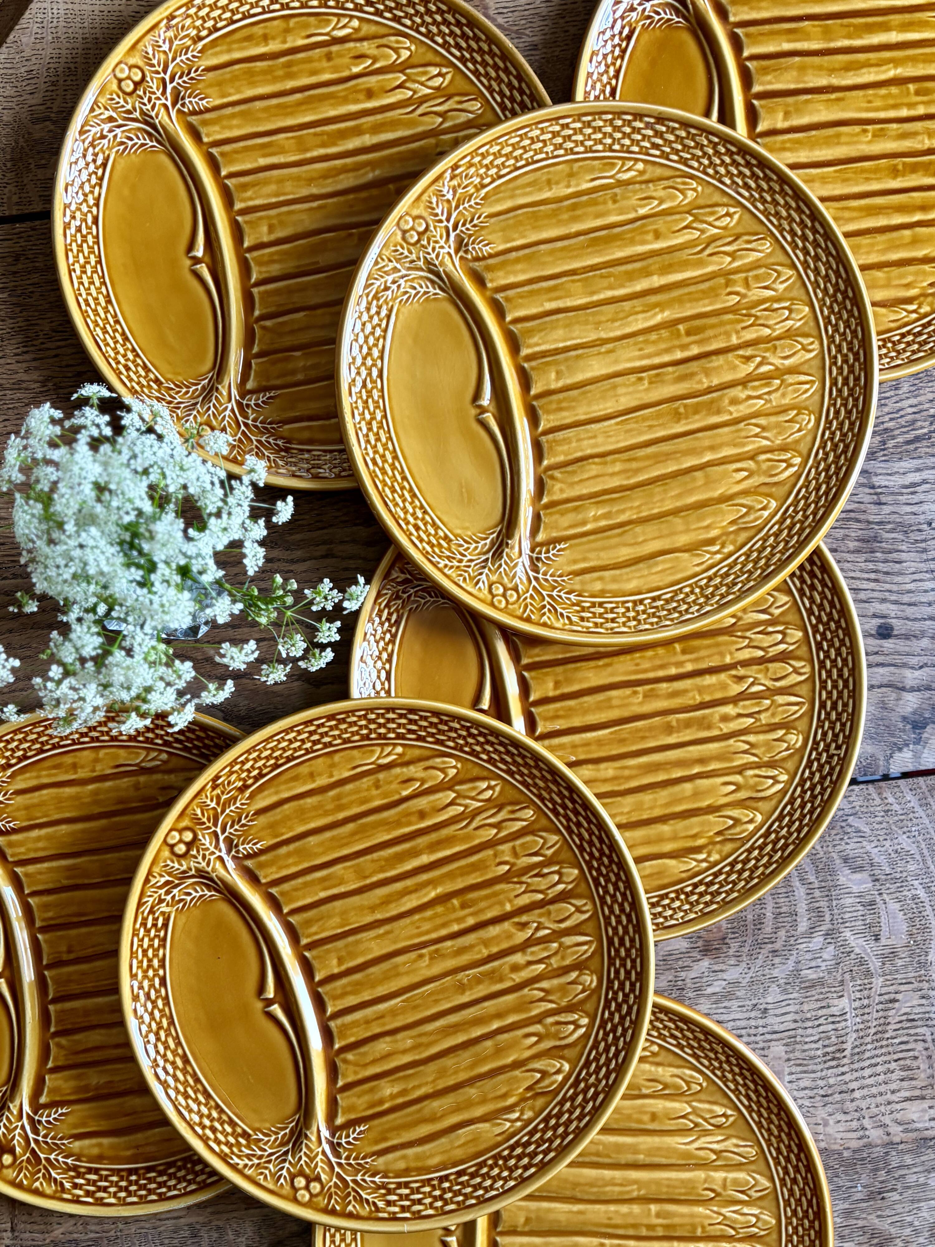 Lot de 7 assiettes à asperges vintage