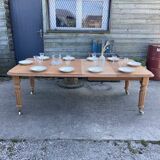 Table carrée en bois brut avec 2 rallonges
