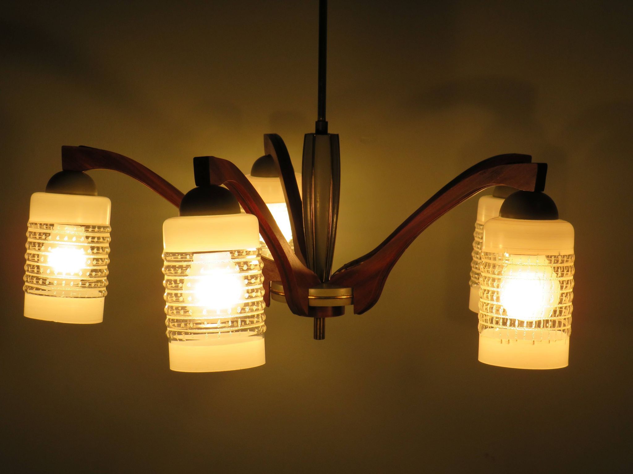 Lustre, teck et verre gravé, 1950 Italie
