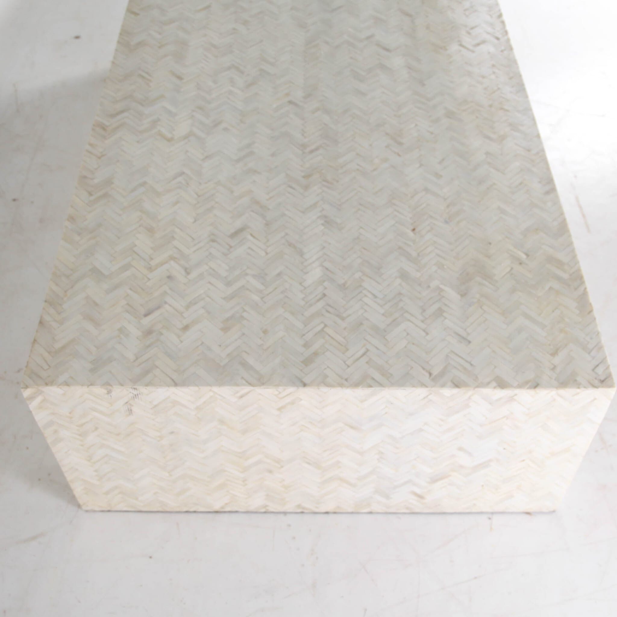 Coffee table in bone.