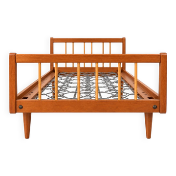 Vintage design daybed from the 1960s (2 available)