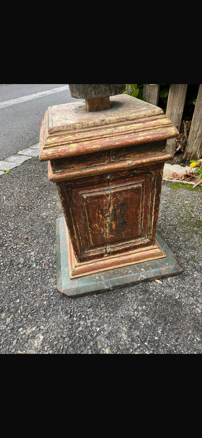 Large polychrome wooden column