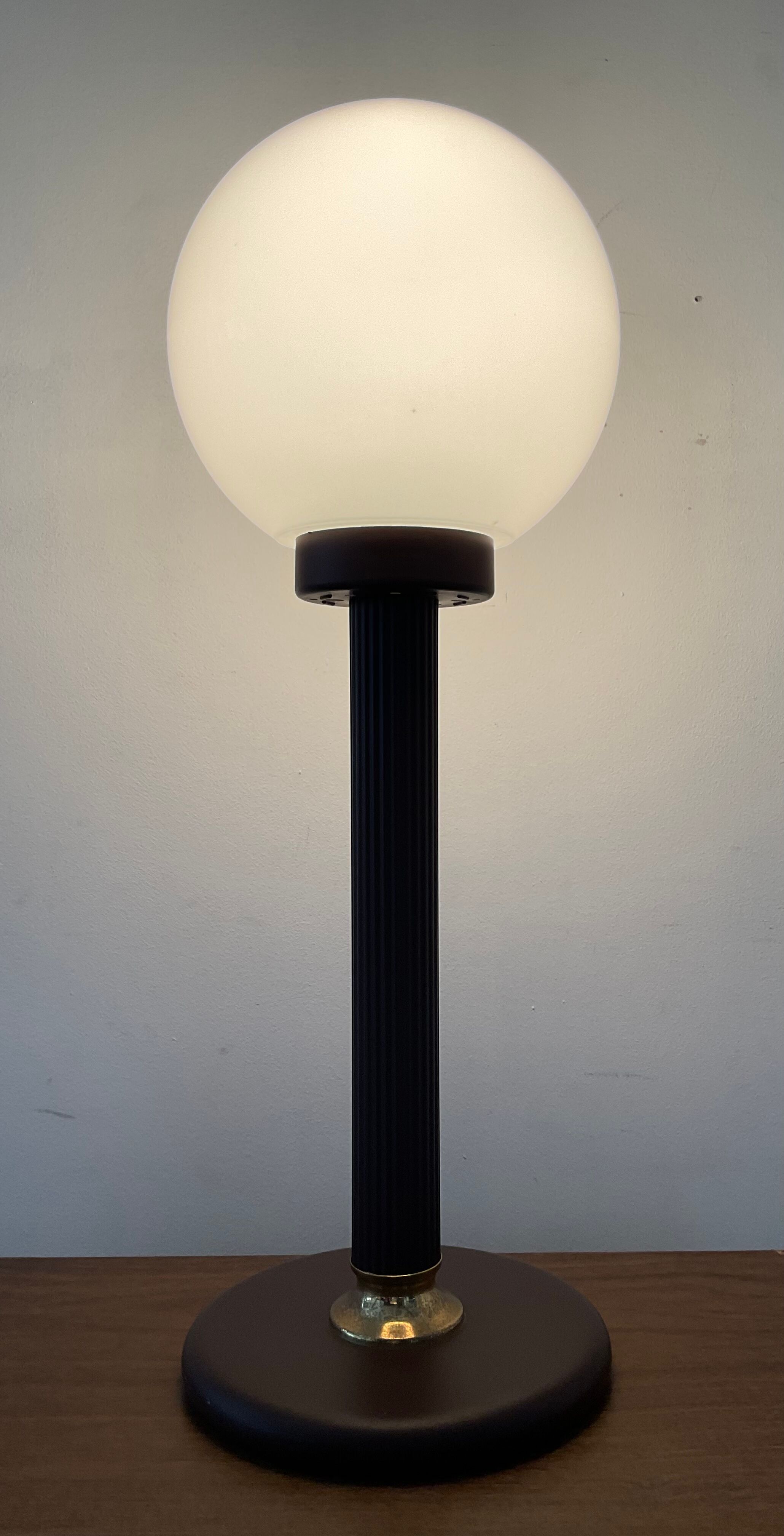 Lampe vintage des années 70 en métal et opaline