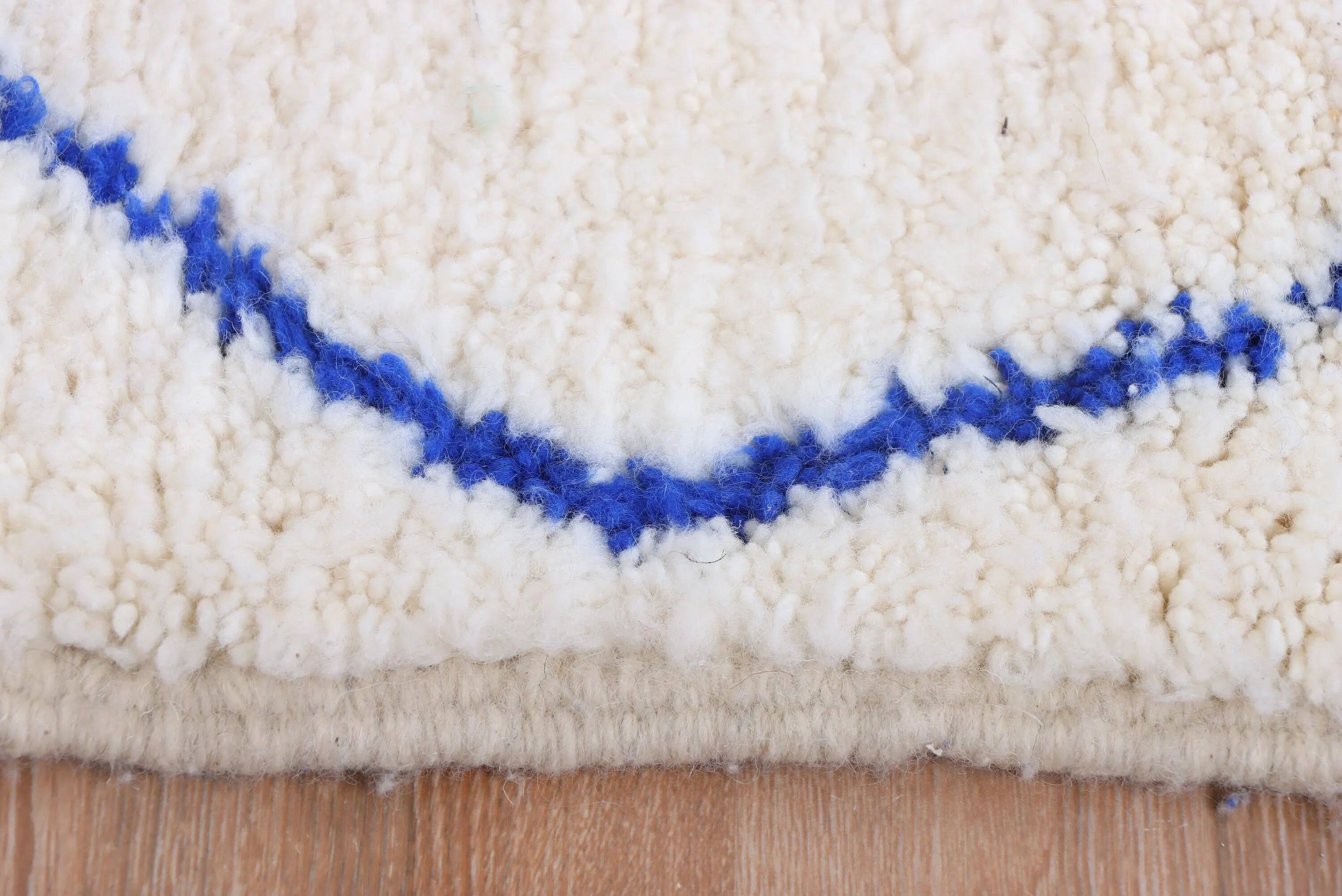 Handmade Moroccan wool rug, large size 250x150 cm, handcrafted.