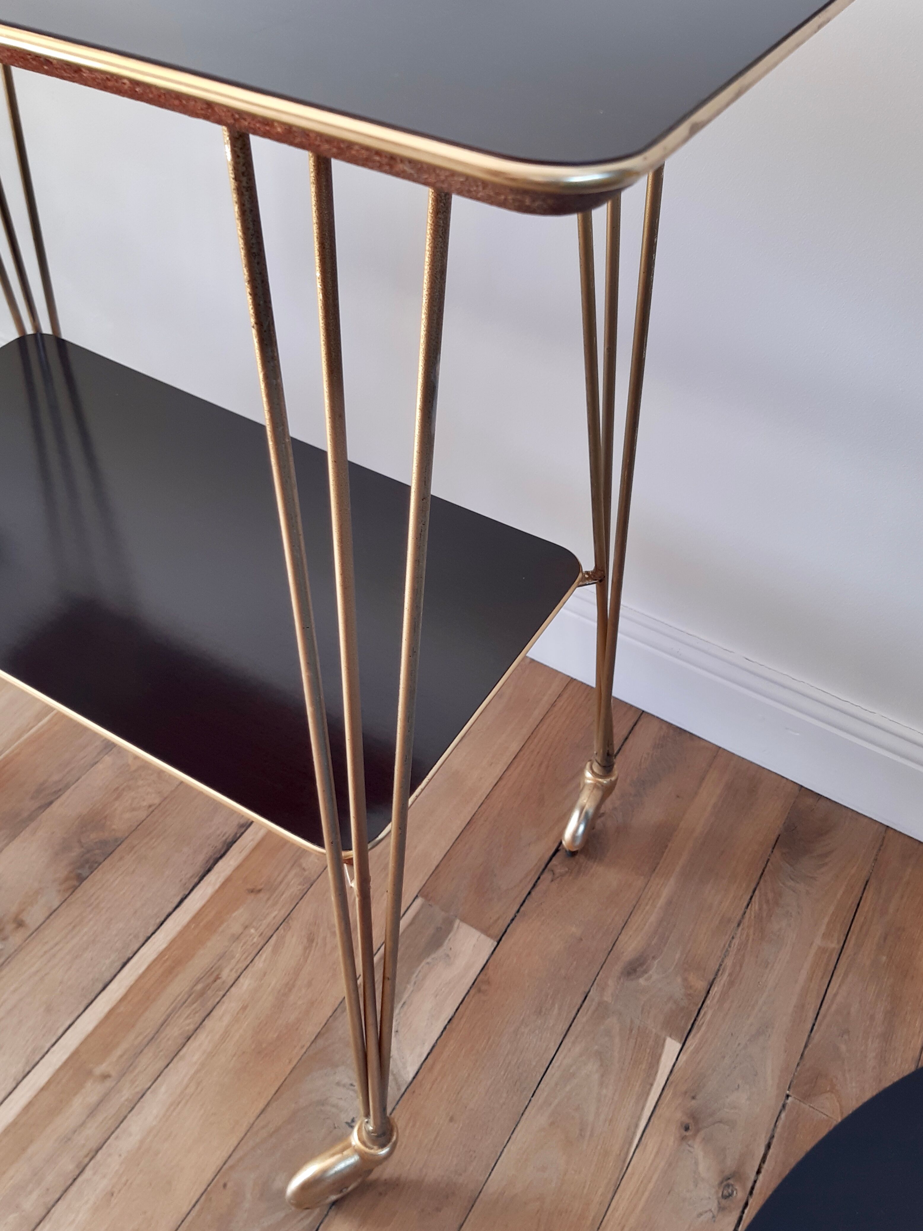 Dessert in formica and golden brass