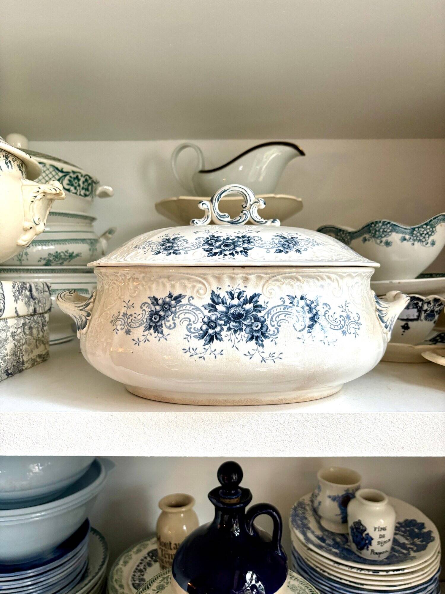 Sarreguemines tureen in iron clay, “Aida” service