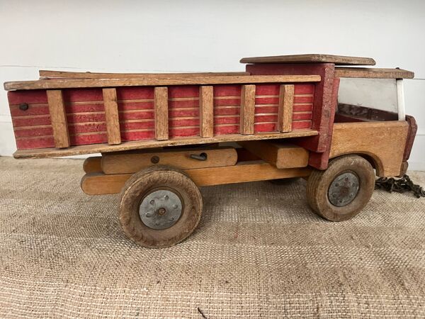 Jouet ancien : camion benne en bois Dejou