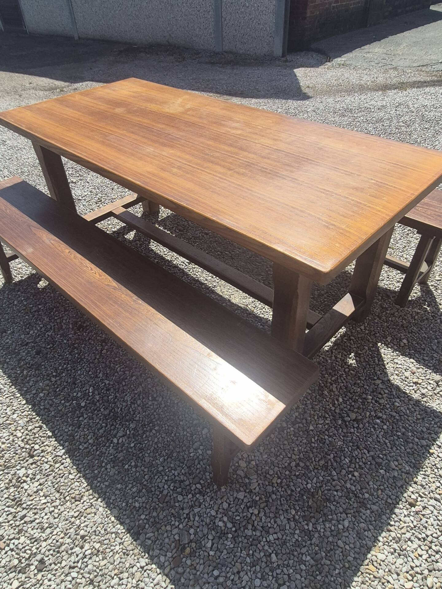 Table de ferme avec tiroirs et ses bancs