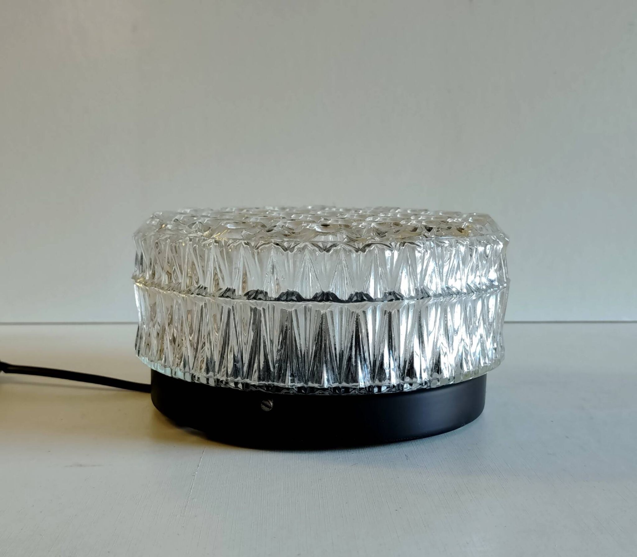 Ceiling light or wall lamp in moulded glass - 70's design