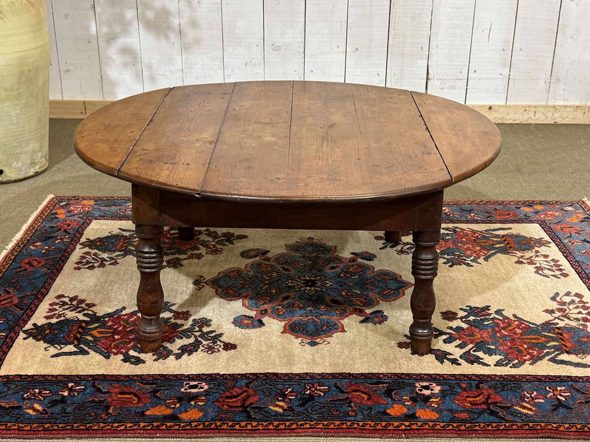 Oval coffee table in fir from the early 20th century.