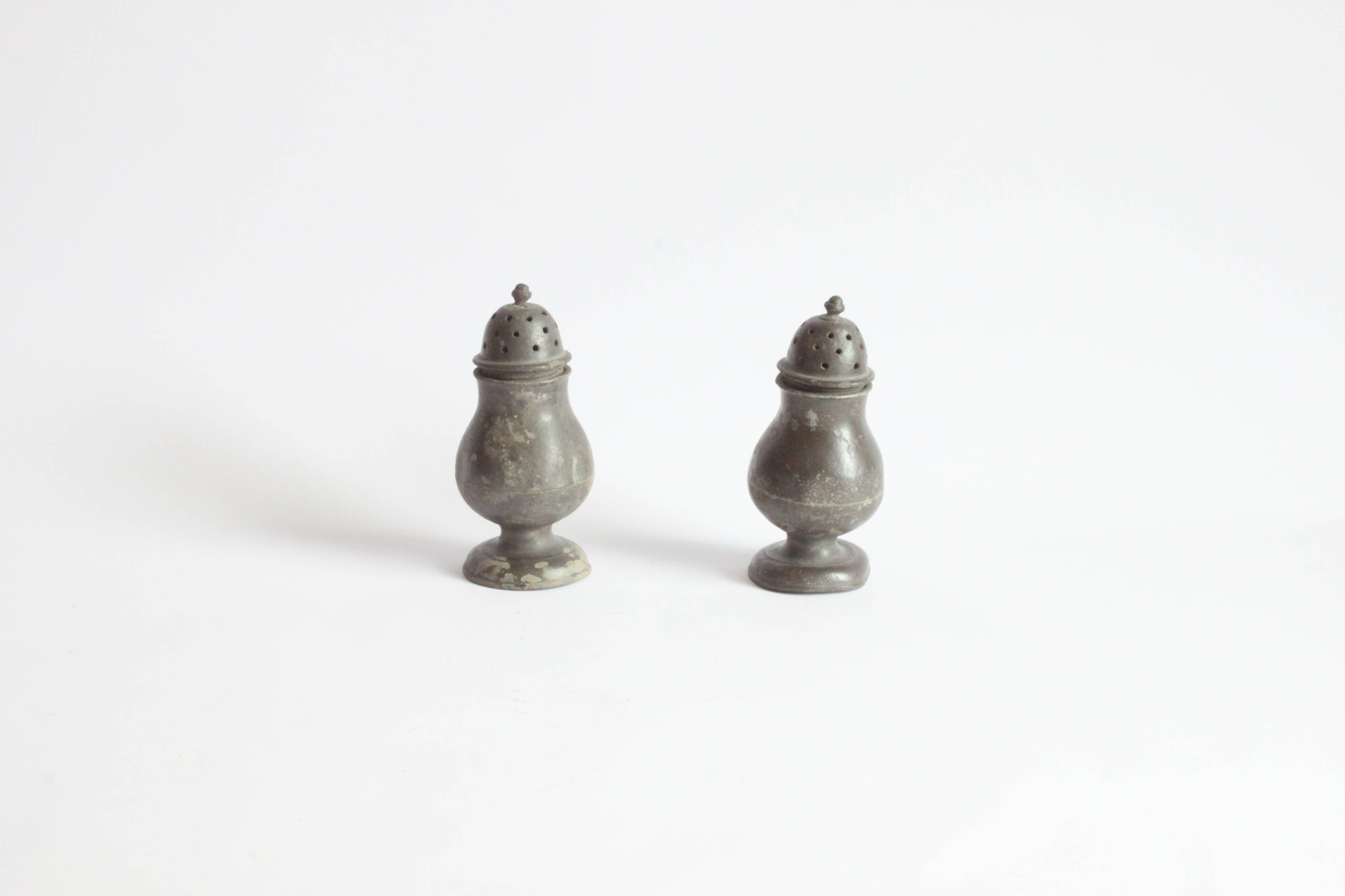 Antique muffineers, salt or sugar shakers in pewter, 18th