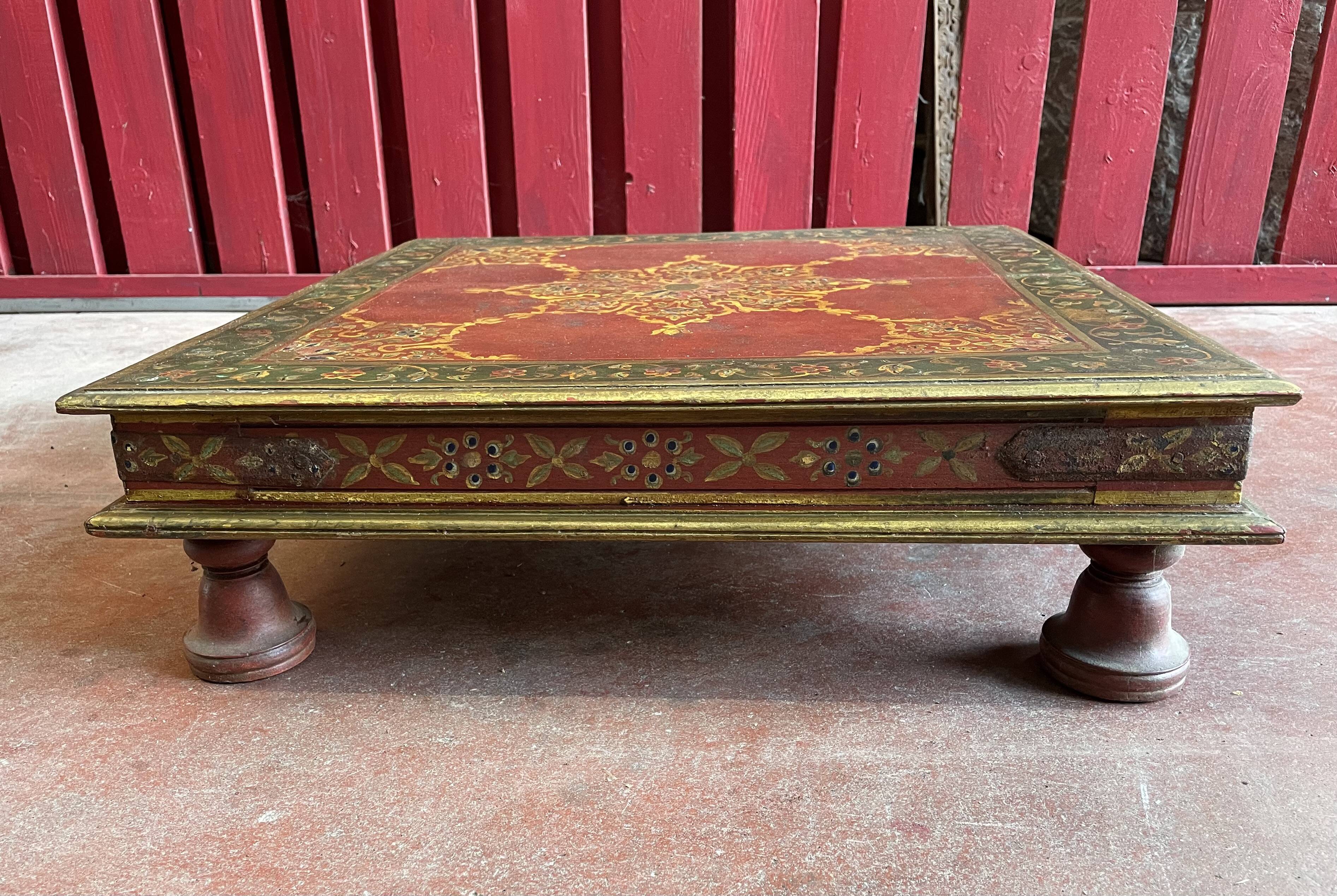Inde rajasthan, ancienne table basse à thé. bois de teck 19ème siècle