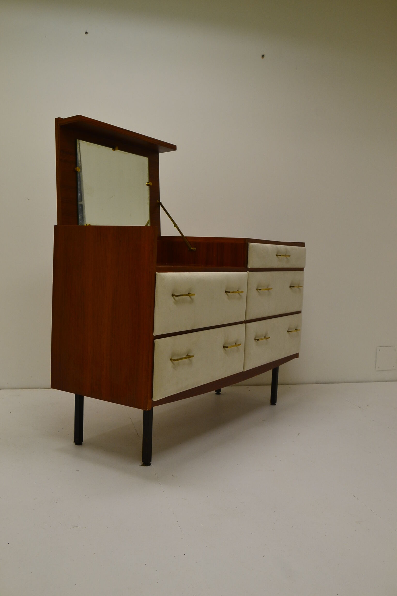 Small row of Roger Landault