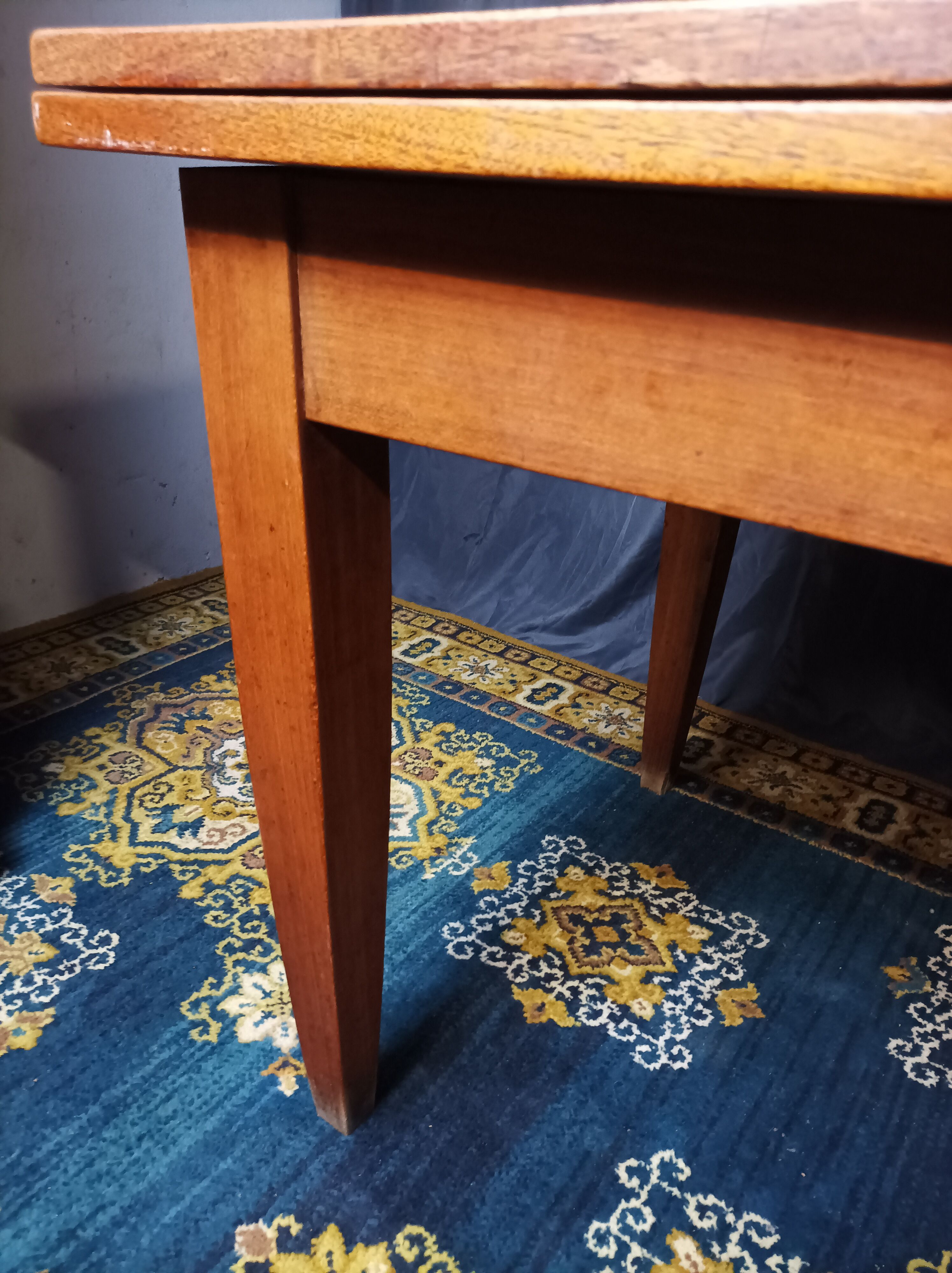 Vintage oak extendable table