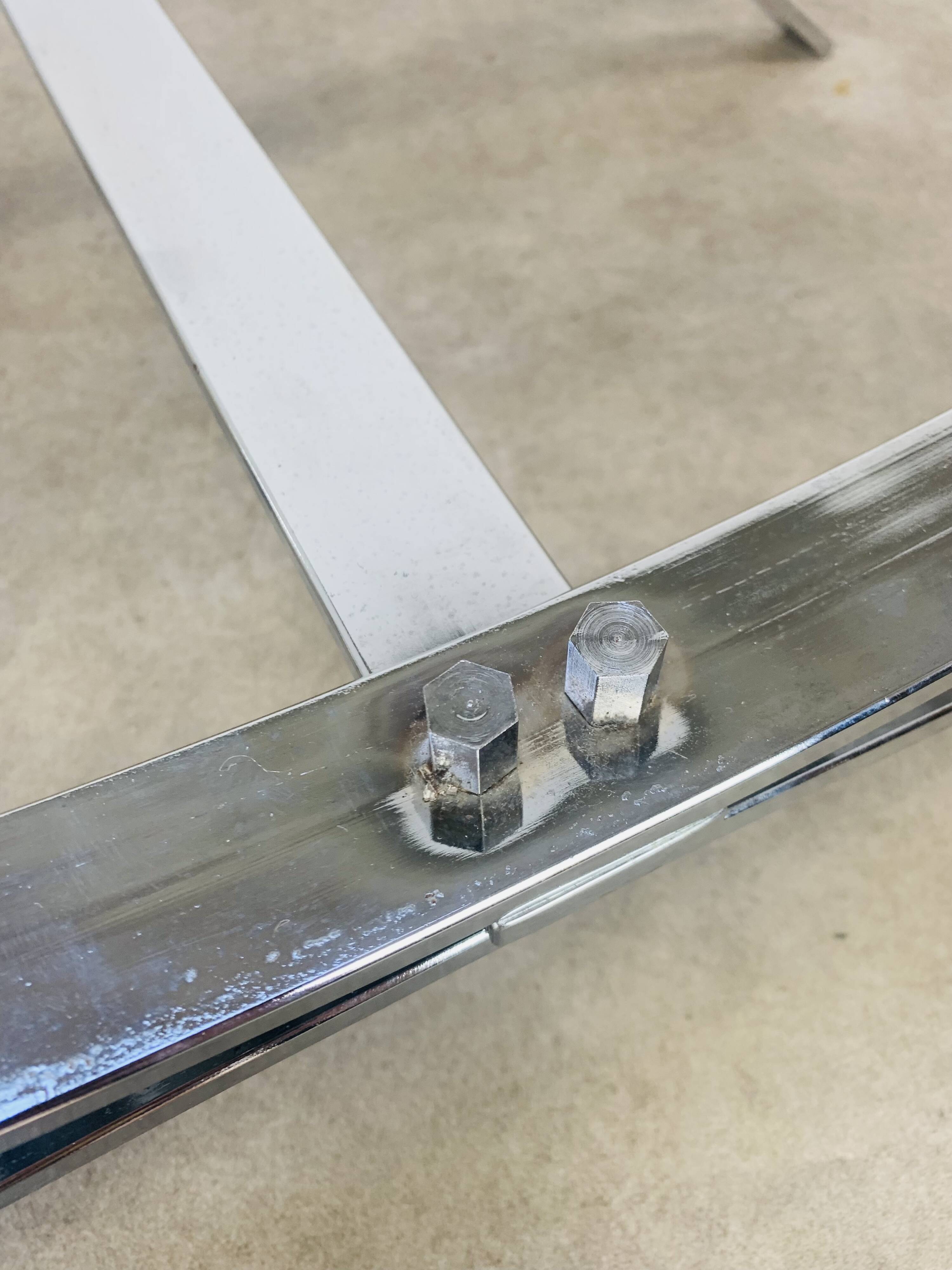 Table basse en verre fumé et chrome, années 70