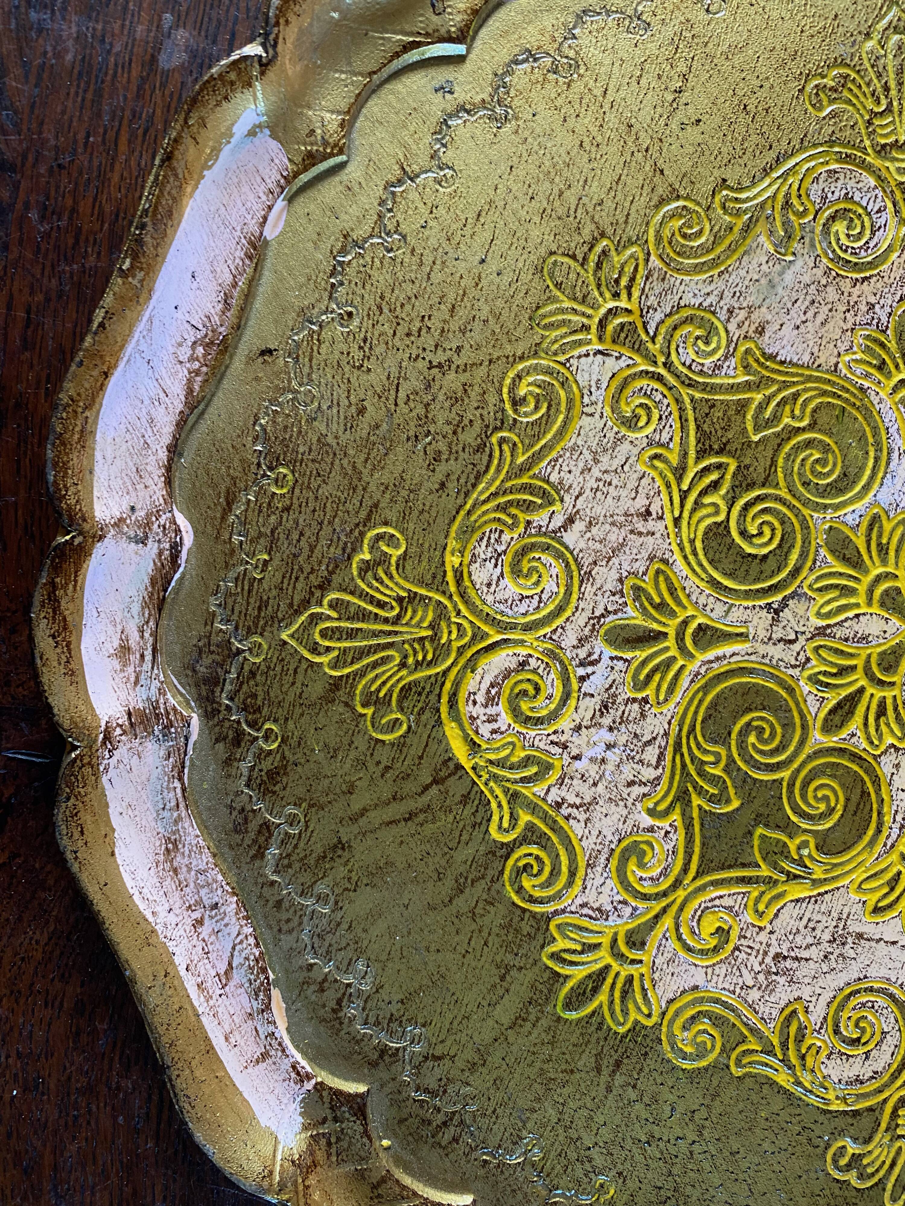 Venetian tray in gilded wood