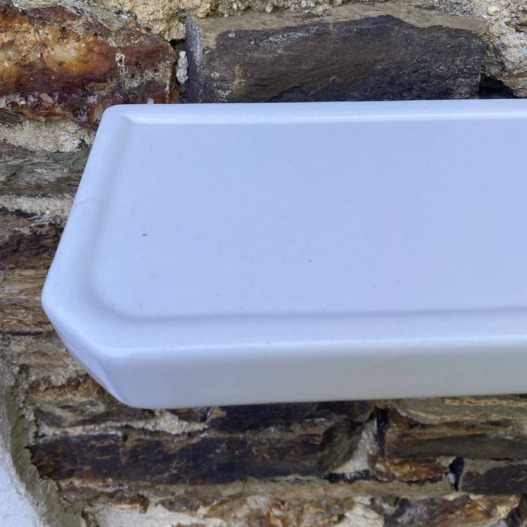 Antique wall shelf for bathroom in white porcelain.