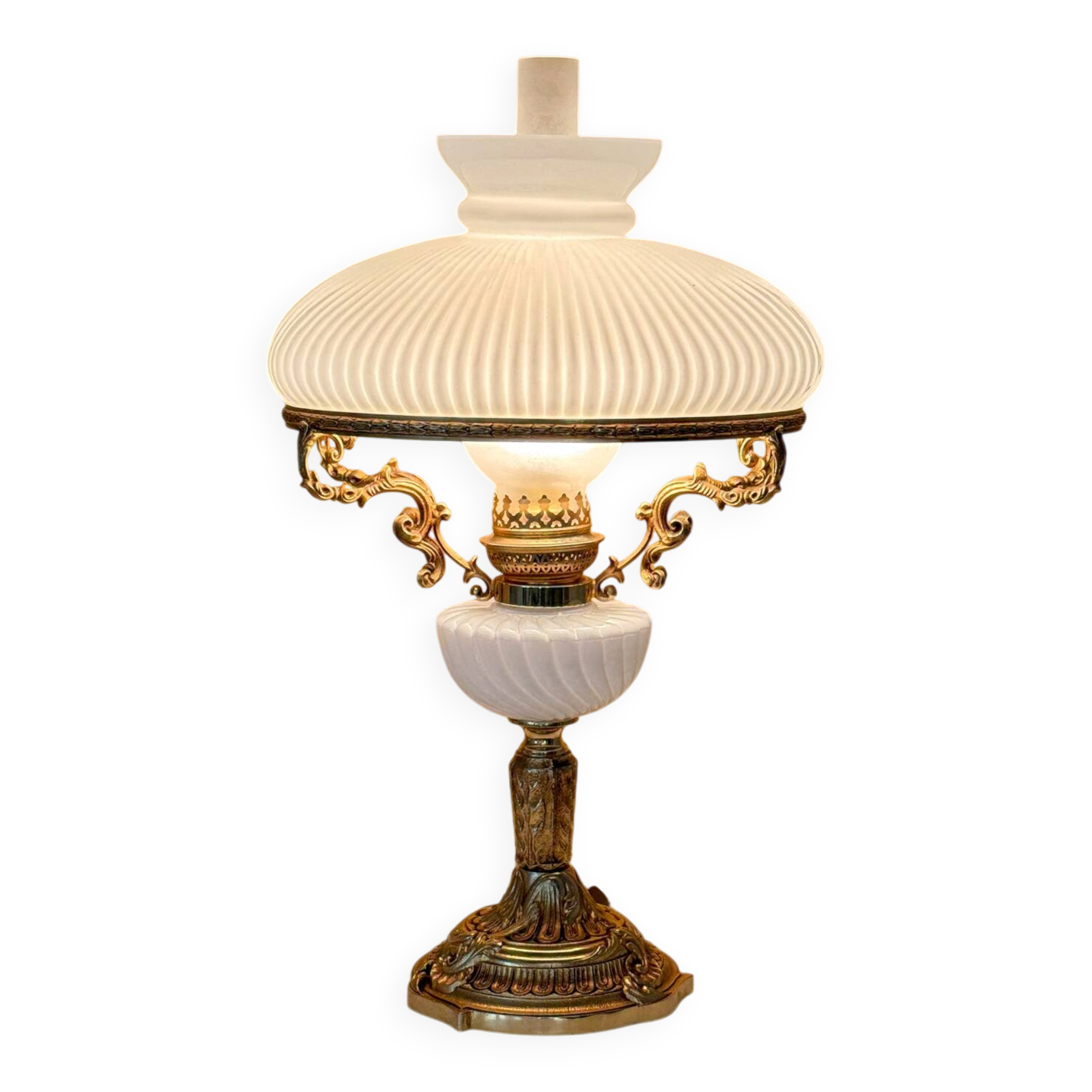 Lampe ancienne française en opaline blanche – bronze doré