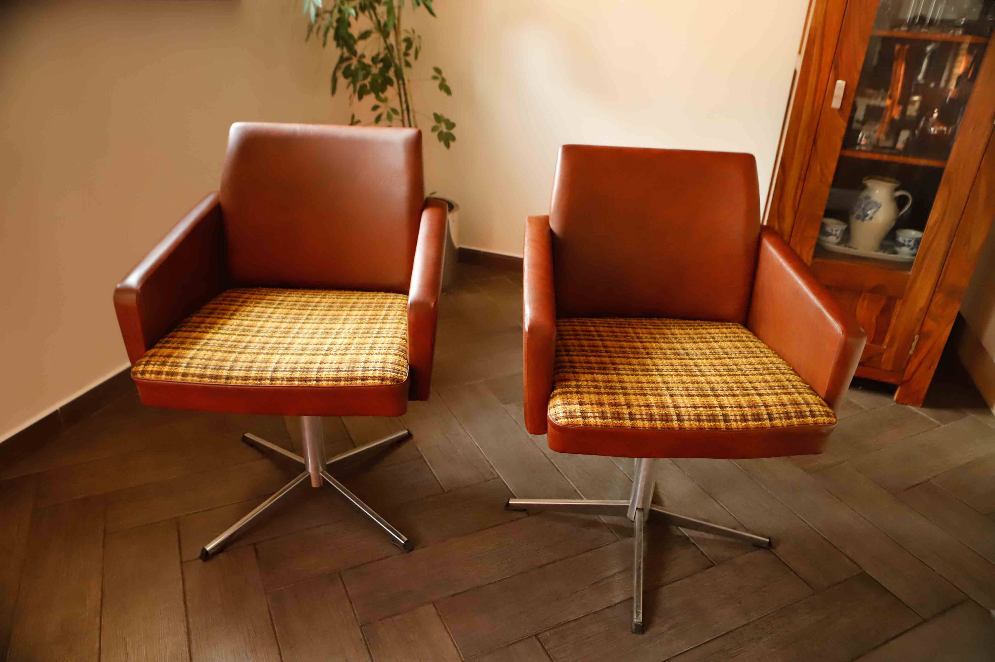 Set of 2 DDR Vintage Swivel Armchairs (1970s)