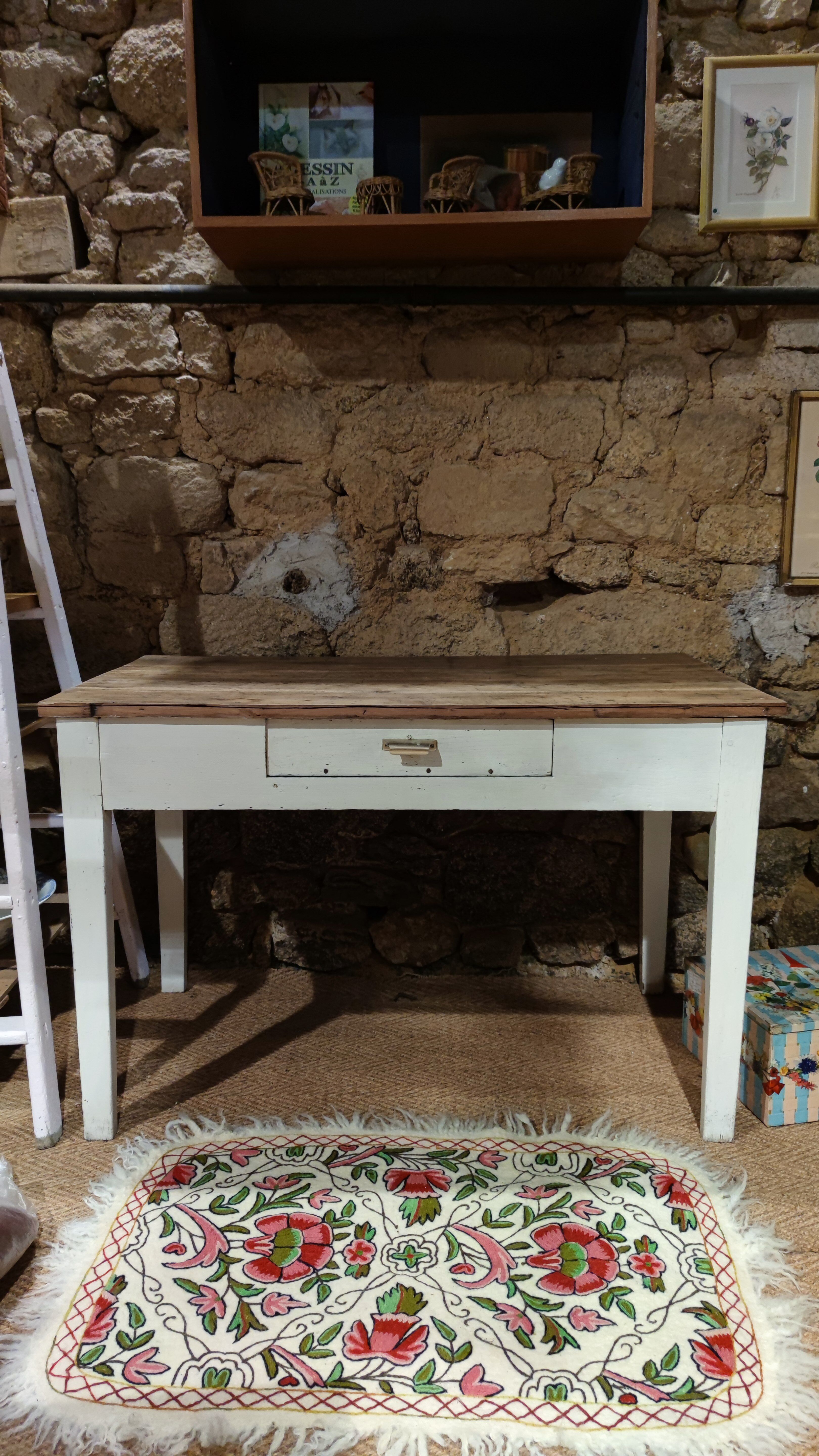 Farm table