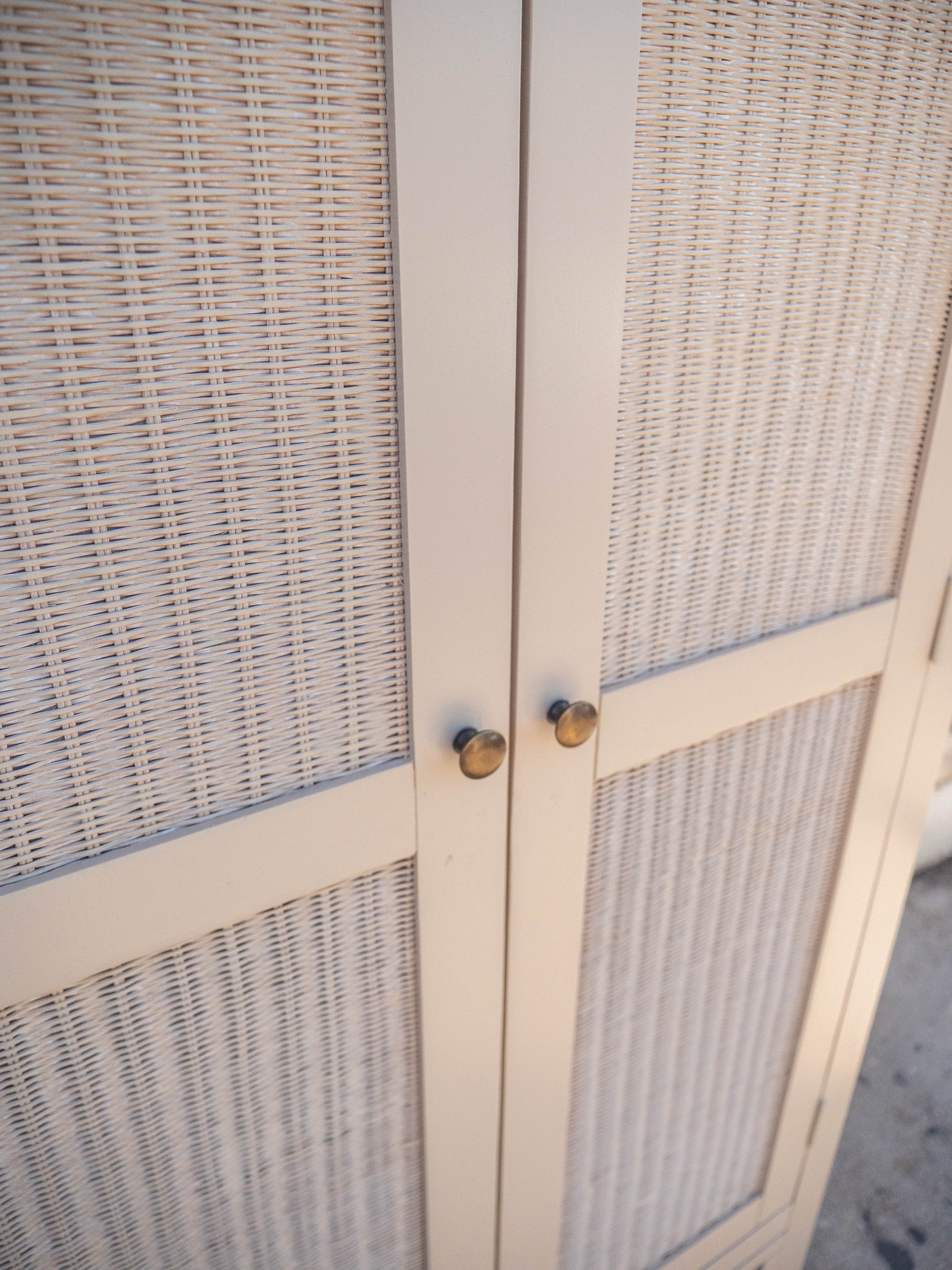 Armoire parisienne