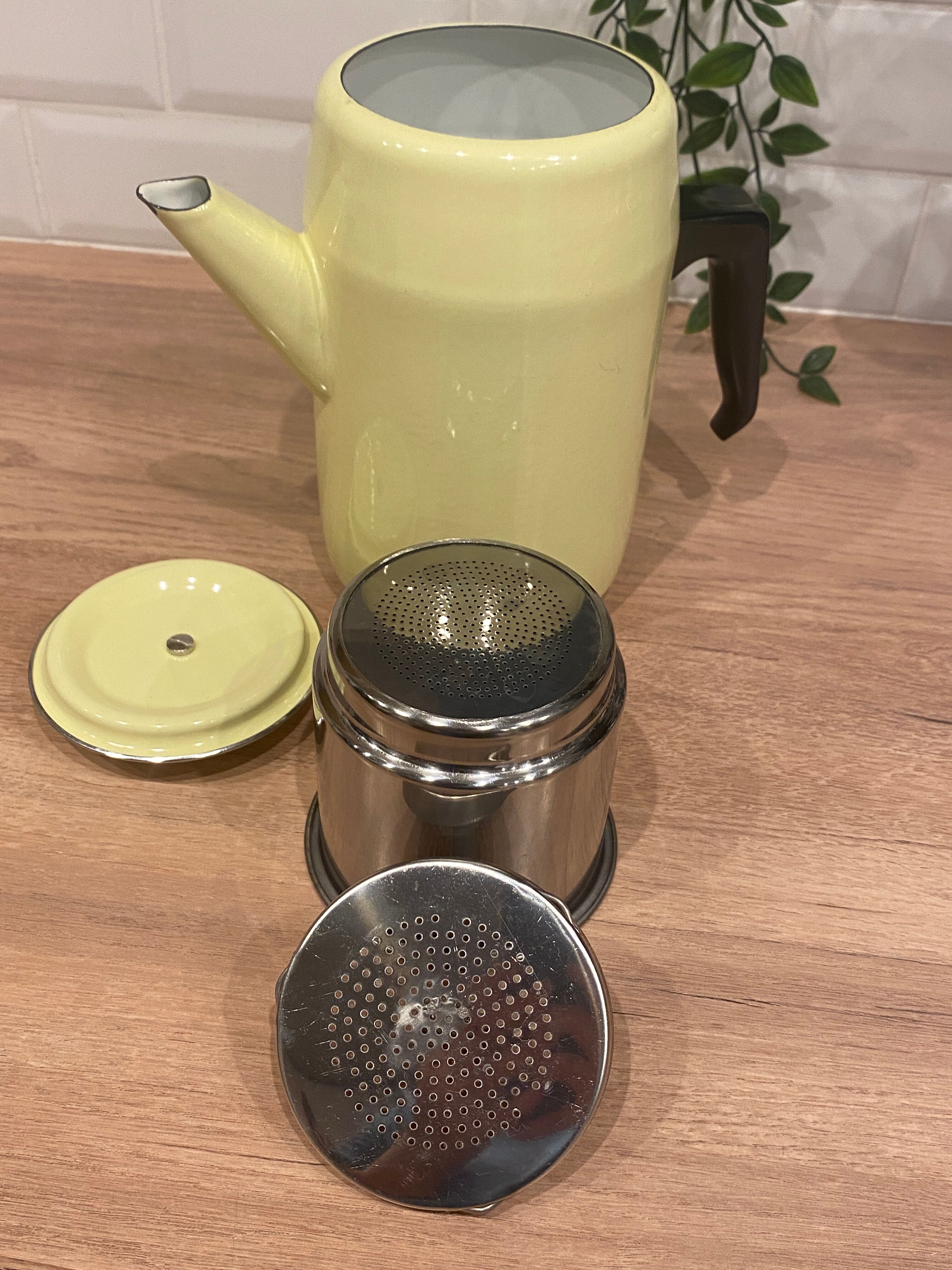 Cafetière en tôle émaillée jaune
