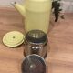 Cafetière en tôle émaillée jaune