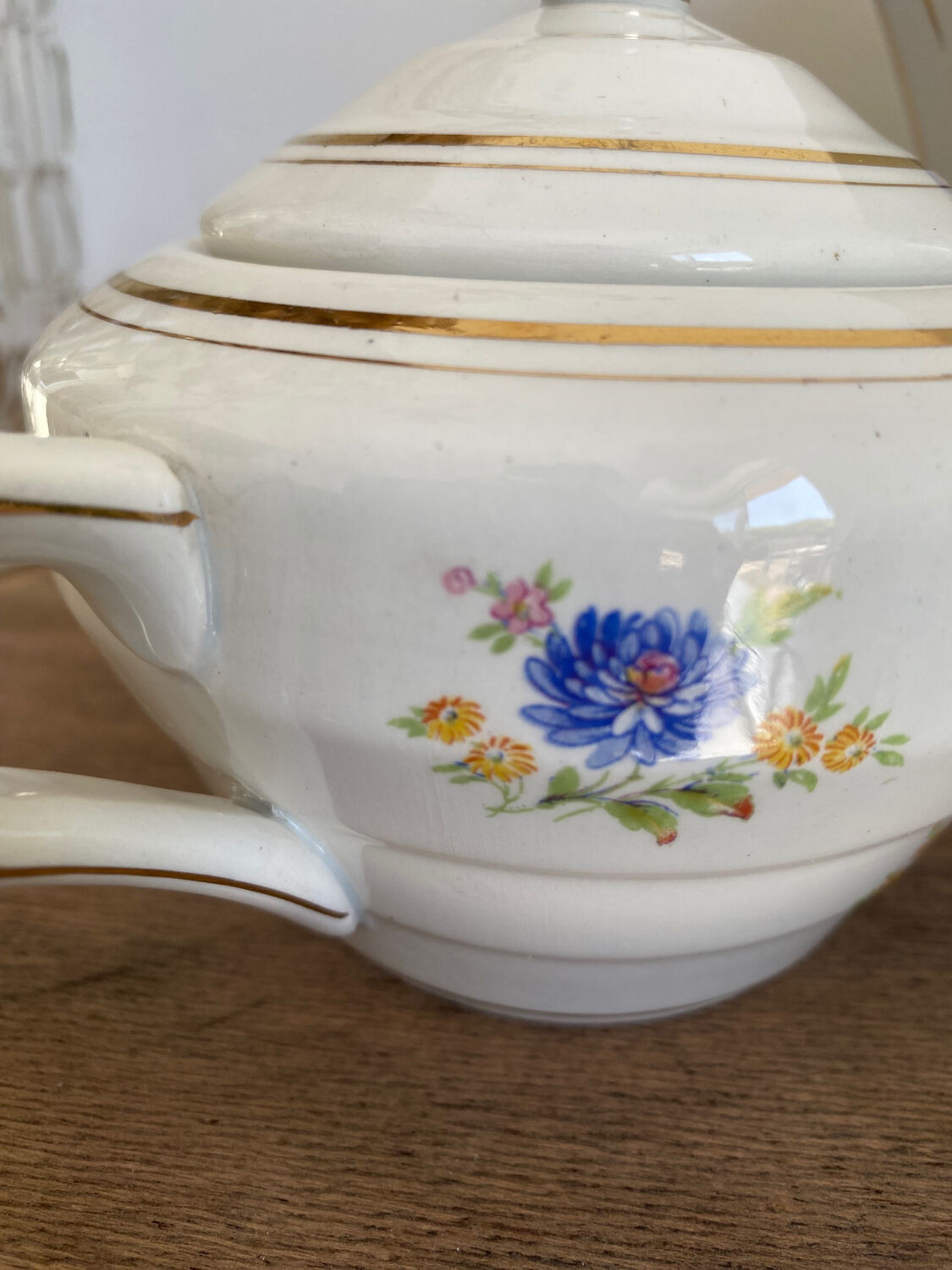 Porcelain coffee pot and sugar bowl