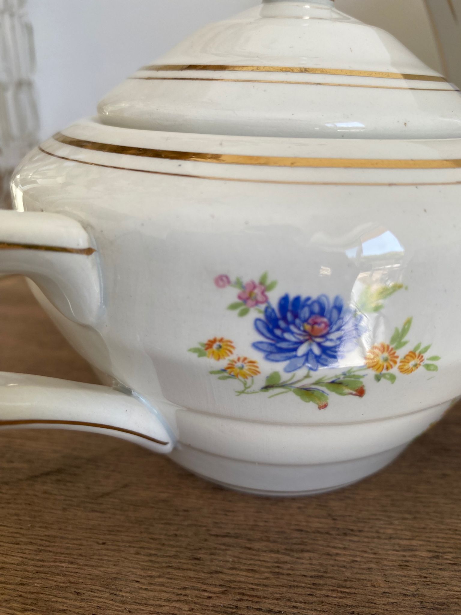Cafetière et sucrier en porcelaine