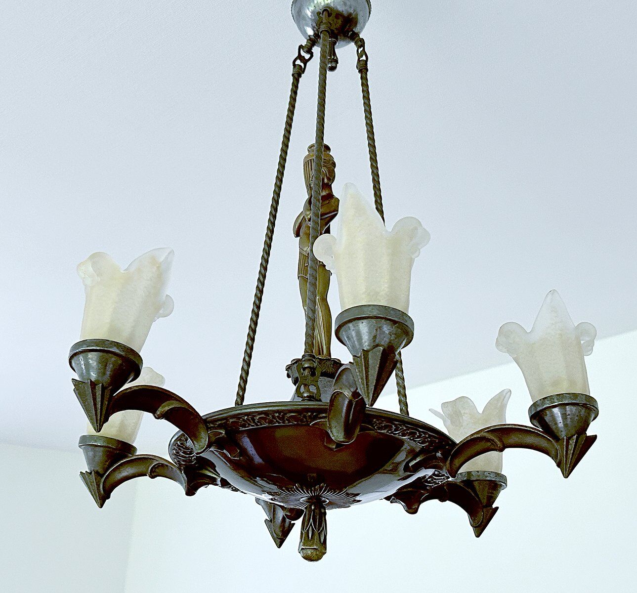 Large Art Deco sculptural chandelier in bronze and glass, 1930s